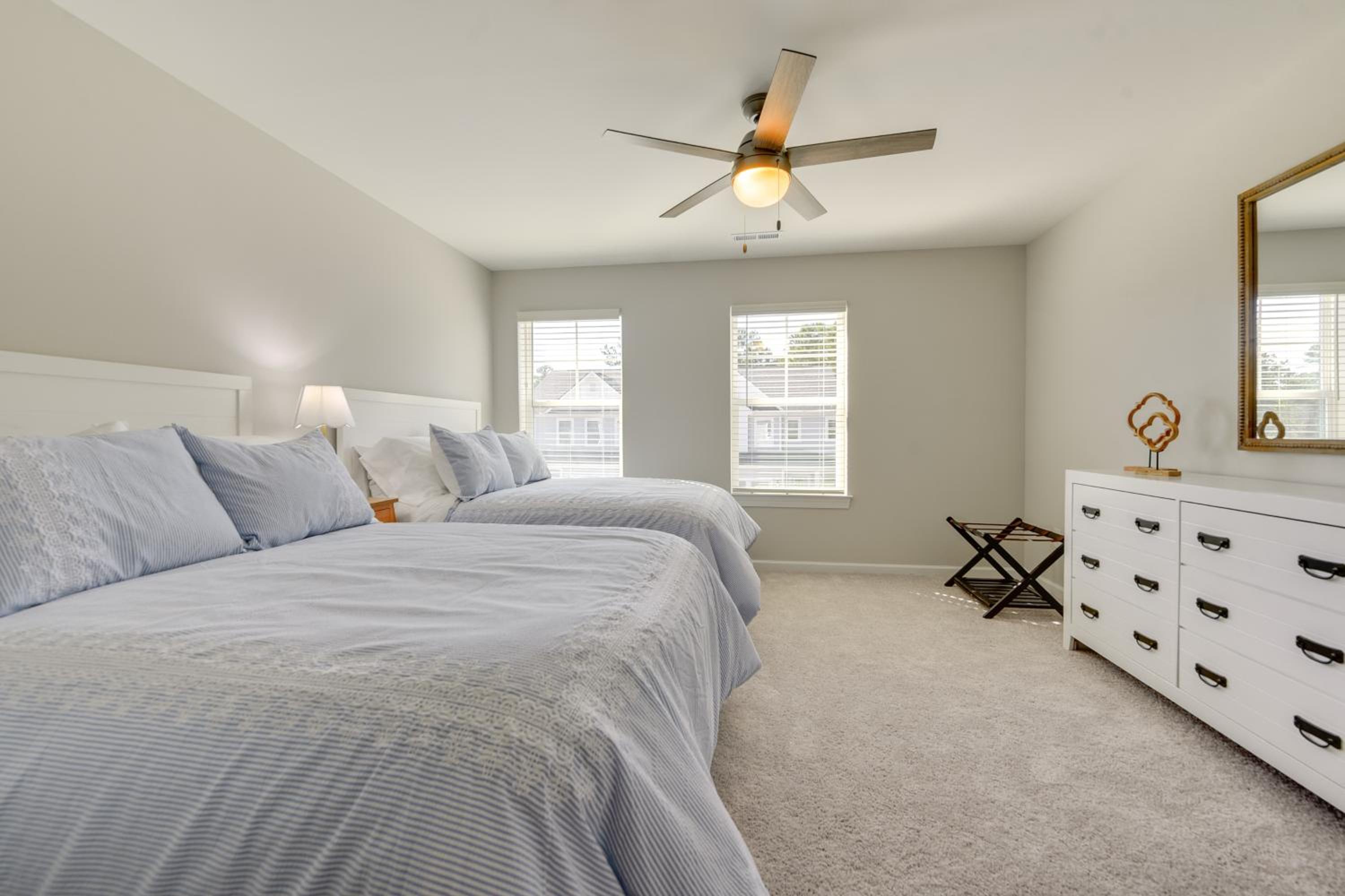 Townhome with Pool! 7 Mi to Ocean Isle Beach