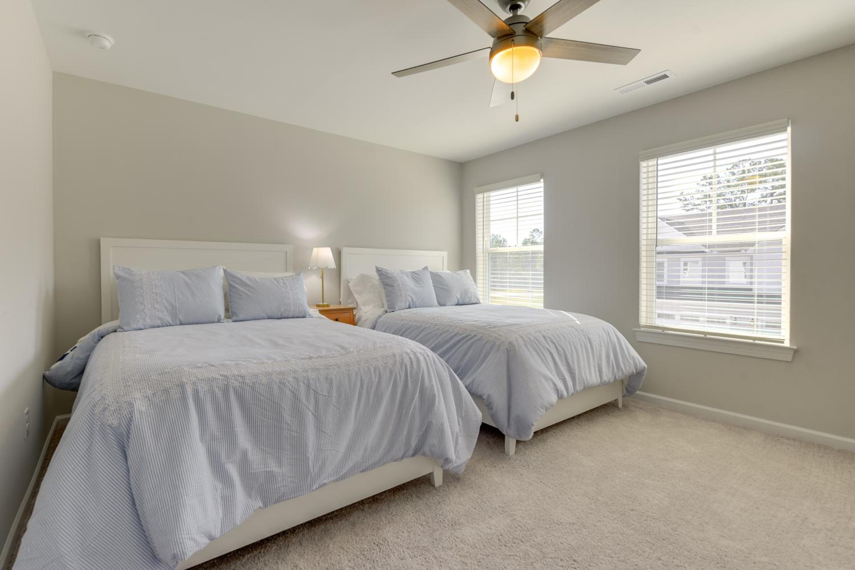 Townhome with Pool! 7 Mi to Ocean Isle Beach