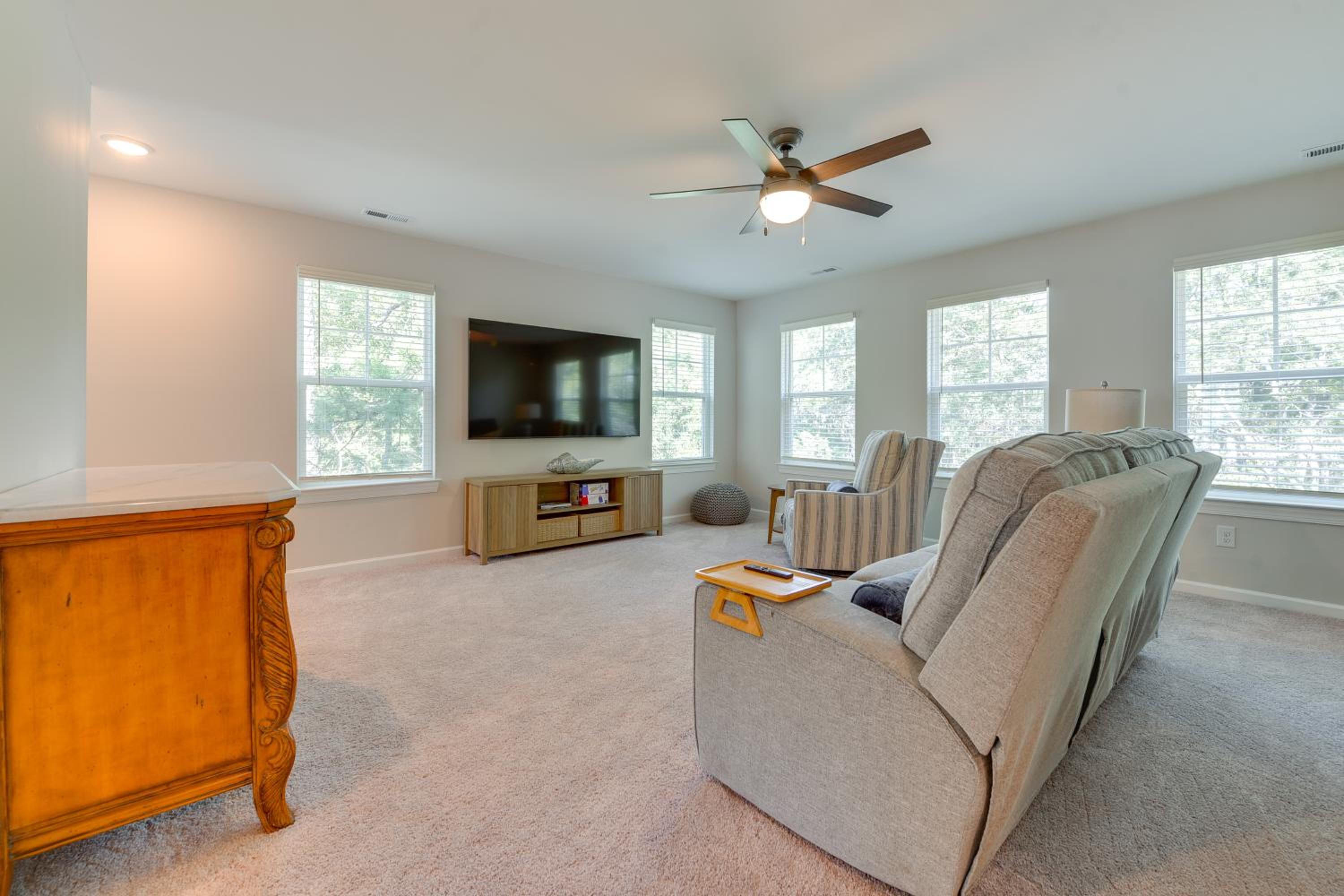 Townhome with Pool! 7 Mi to Ocean Isle Beach