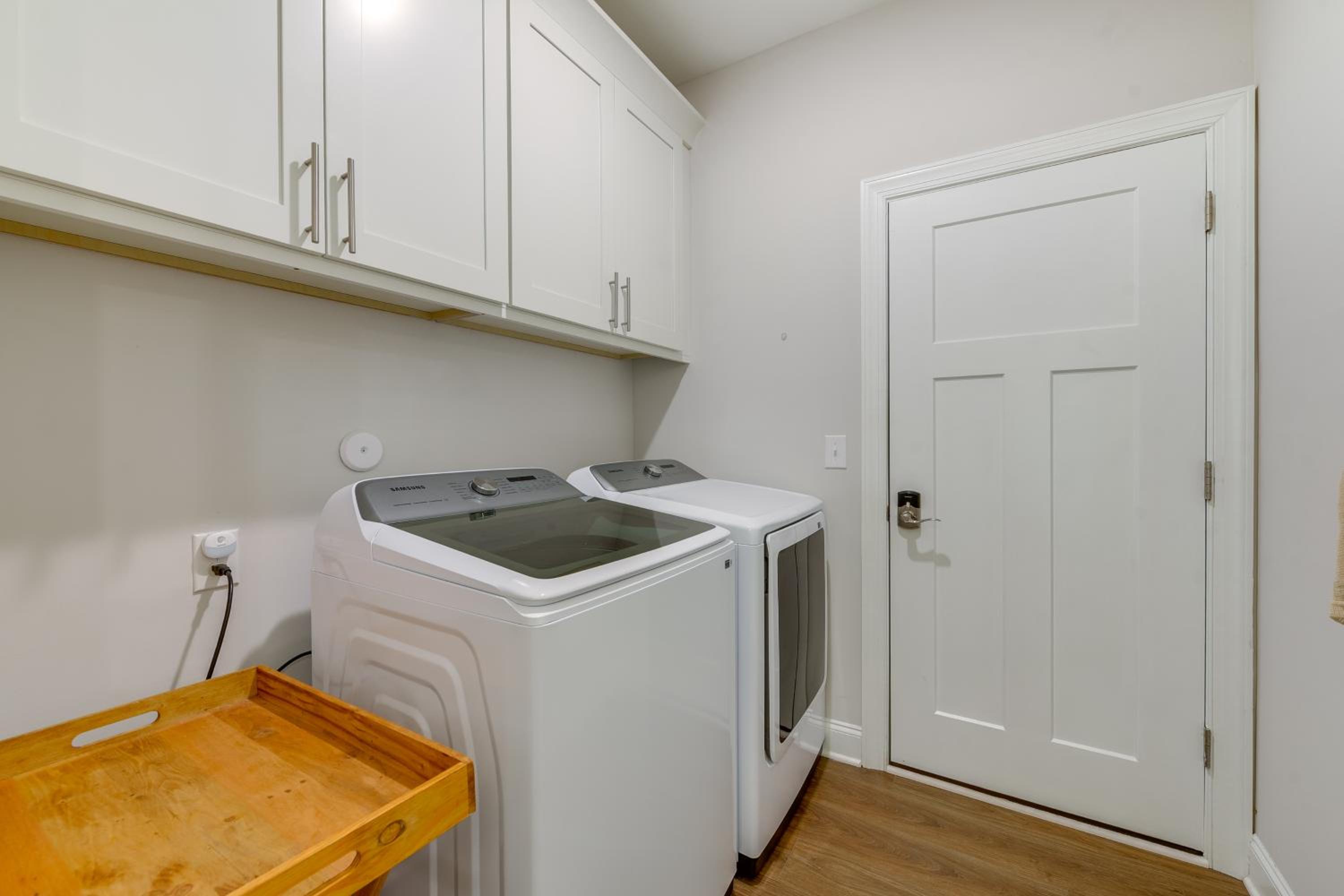 Townhome with Pool! 7 Mi to Ocean Isle Beach