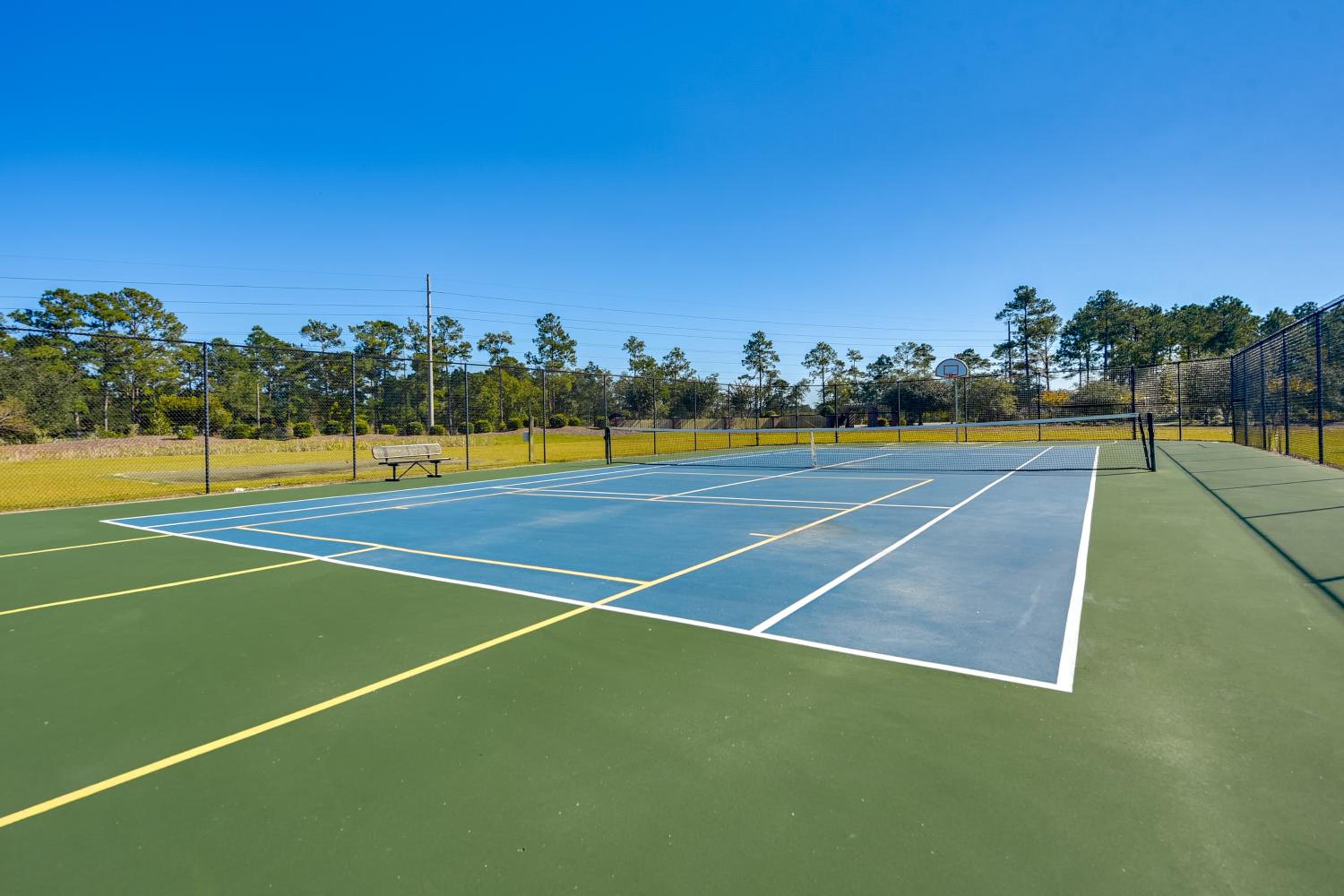 Townhome with Pool! 7 Mi to Ocean Isle Beach
