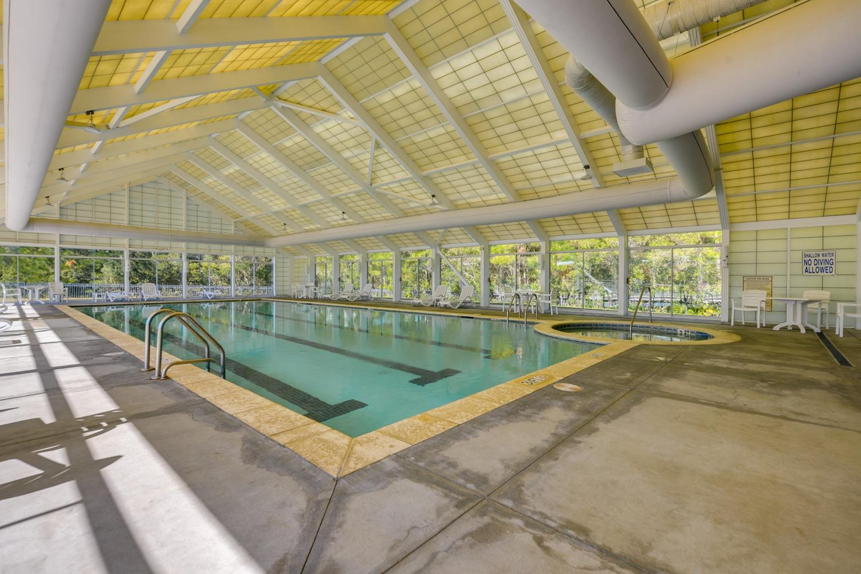 Townhome with Pool! 7 Mi to Ocean Isle Beach