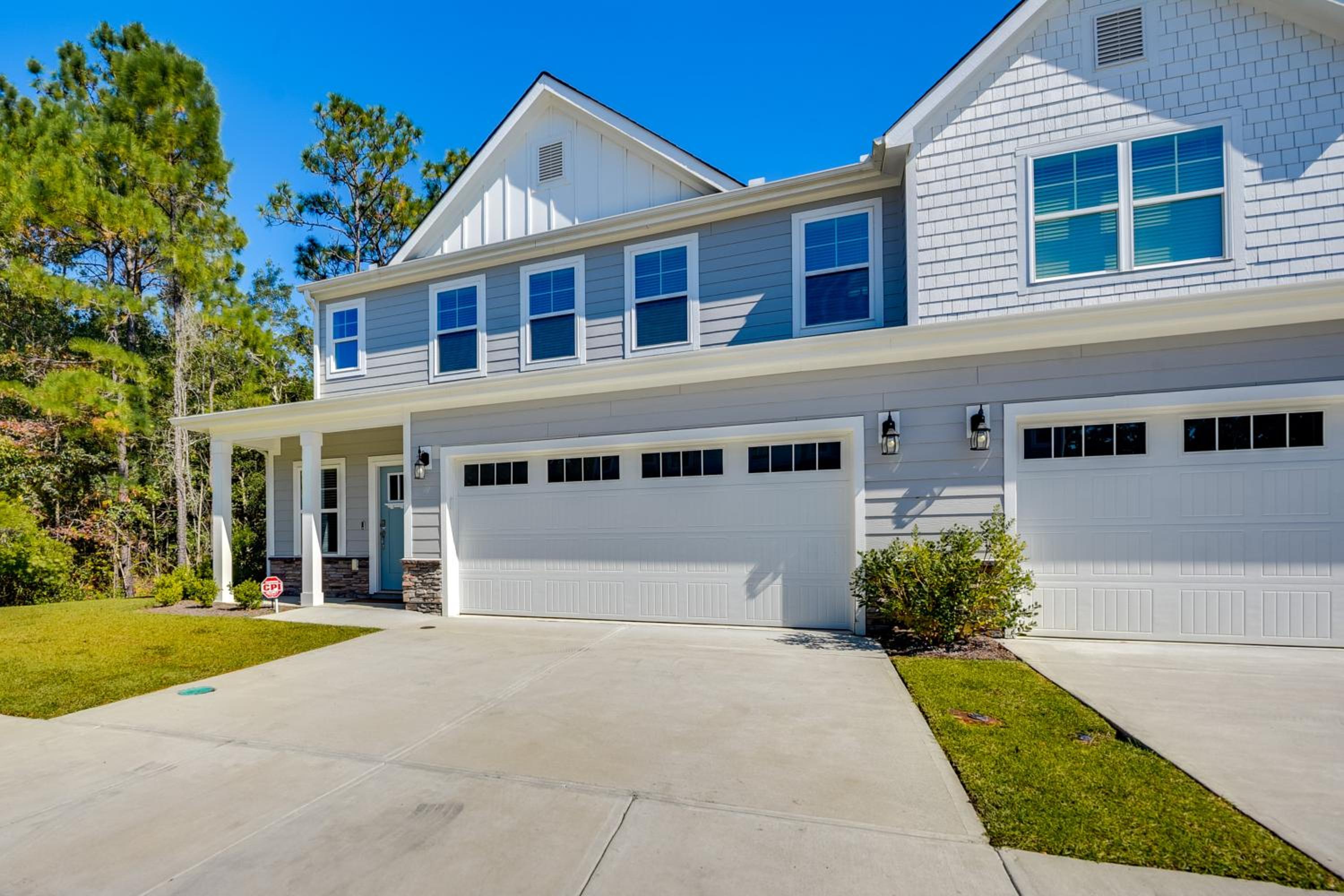 Townhome with Pool! 7 Mi to Ocean Isle Beach