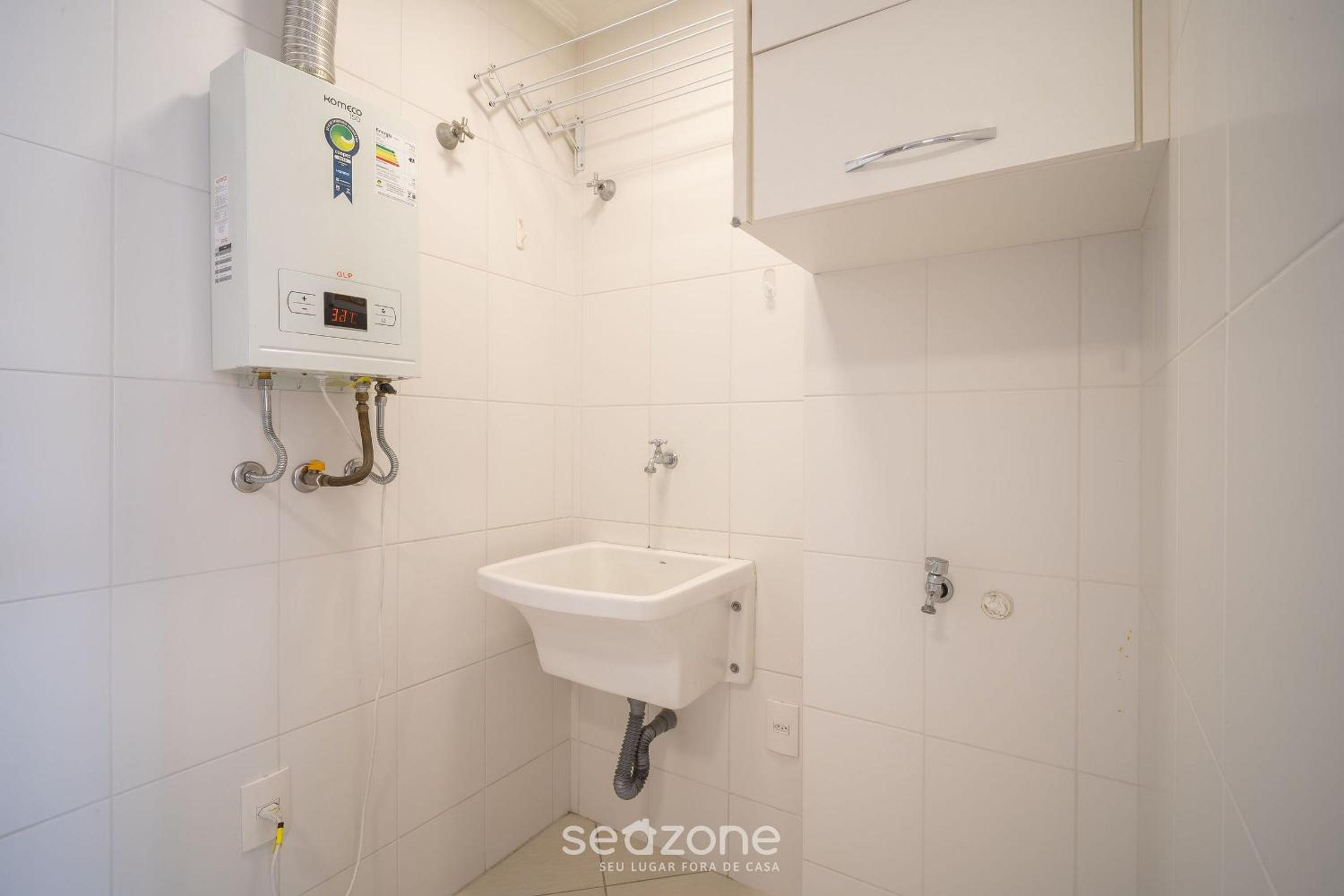 Apts in a building 100 meters from UFSC - EOSs