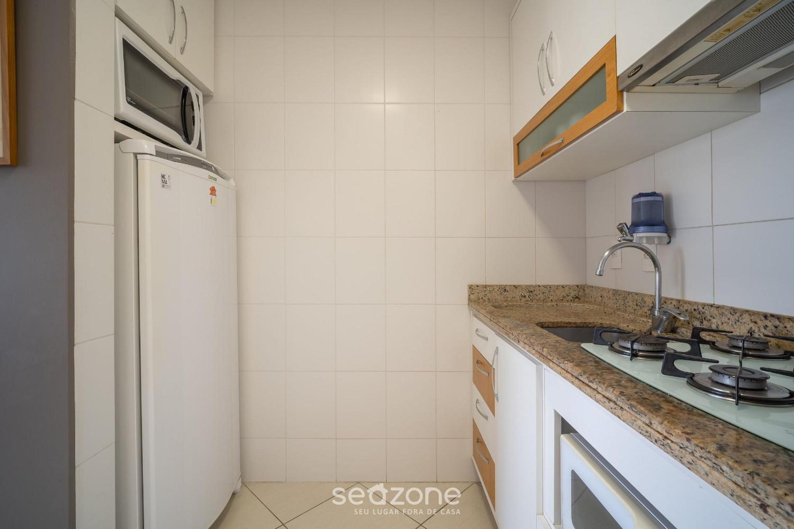 Apts in a building 100 meters from UFSC - EOSs