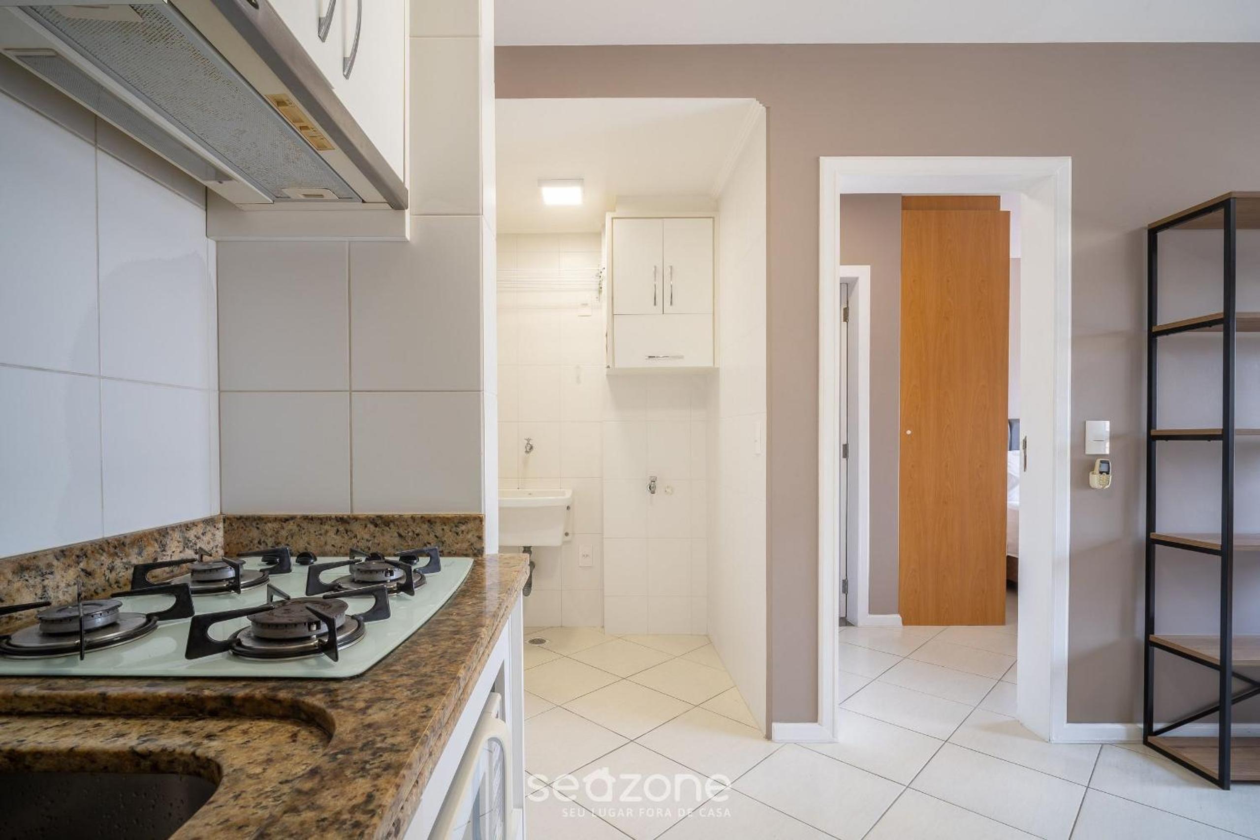 Apts in a building 100 meters from UFSC - EOSs