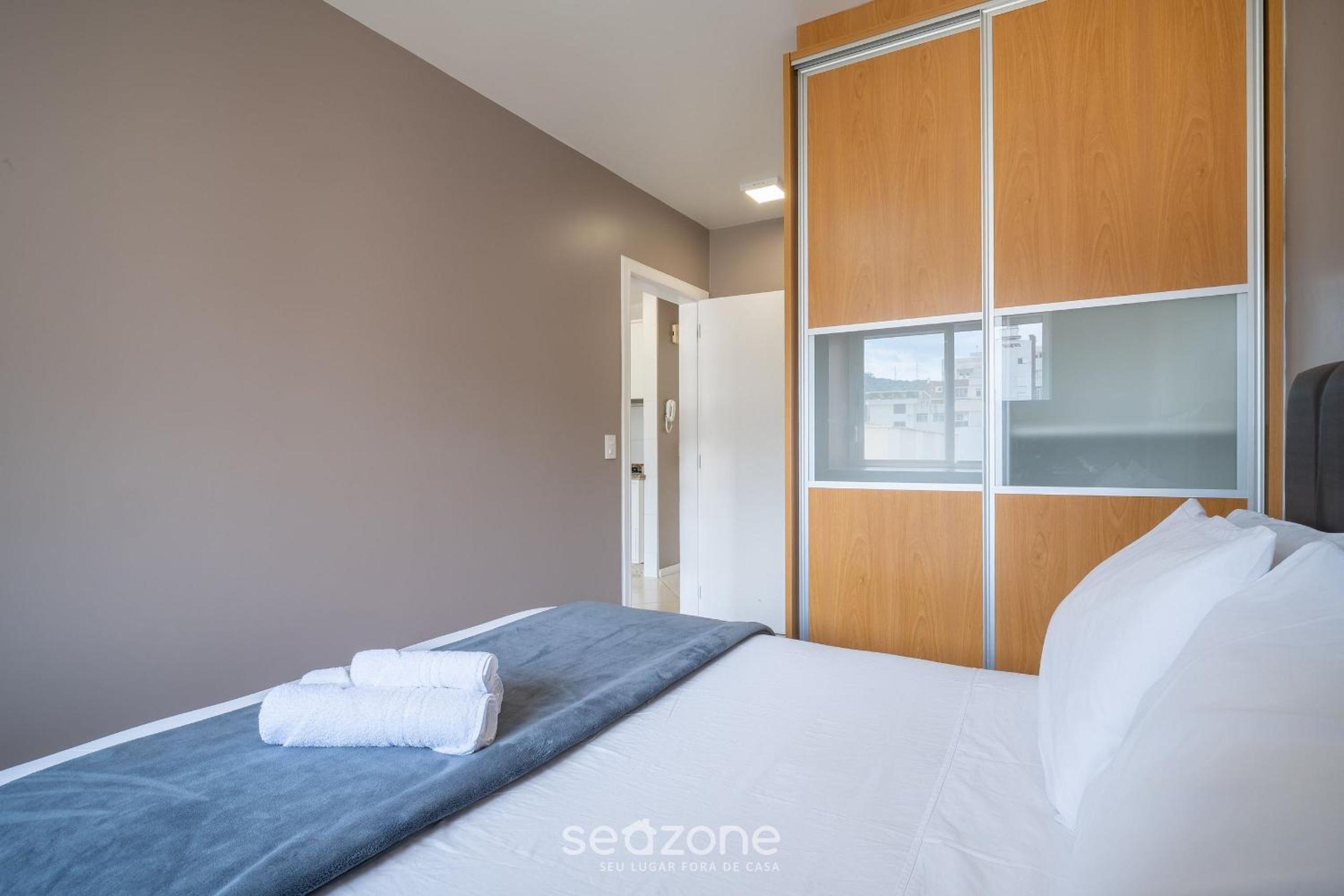 Apts in a building 100 meters from UFSC - EOSs