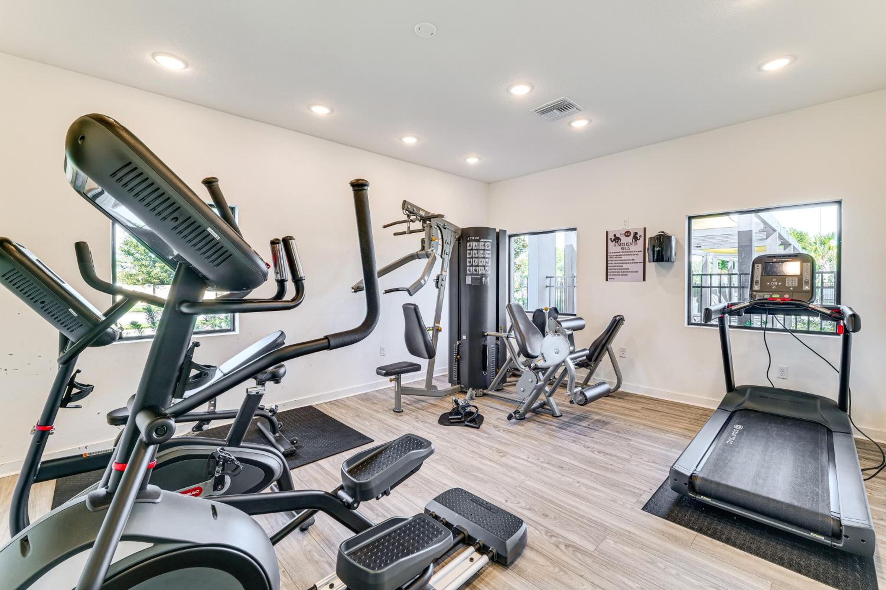 4 Mi to Disney! Pet-Friendly Home with Pool Access