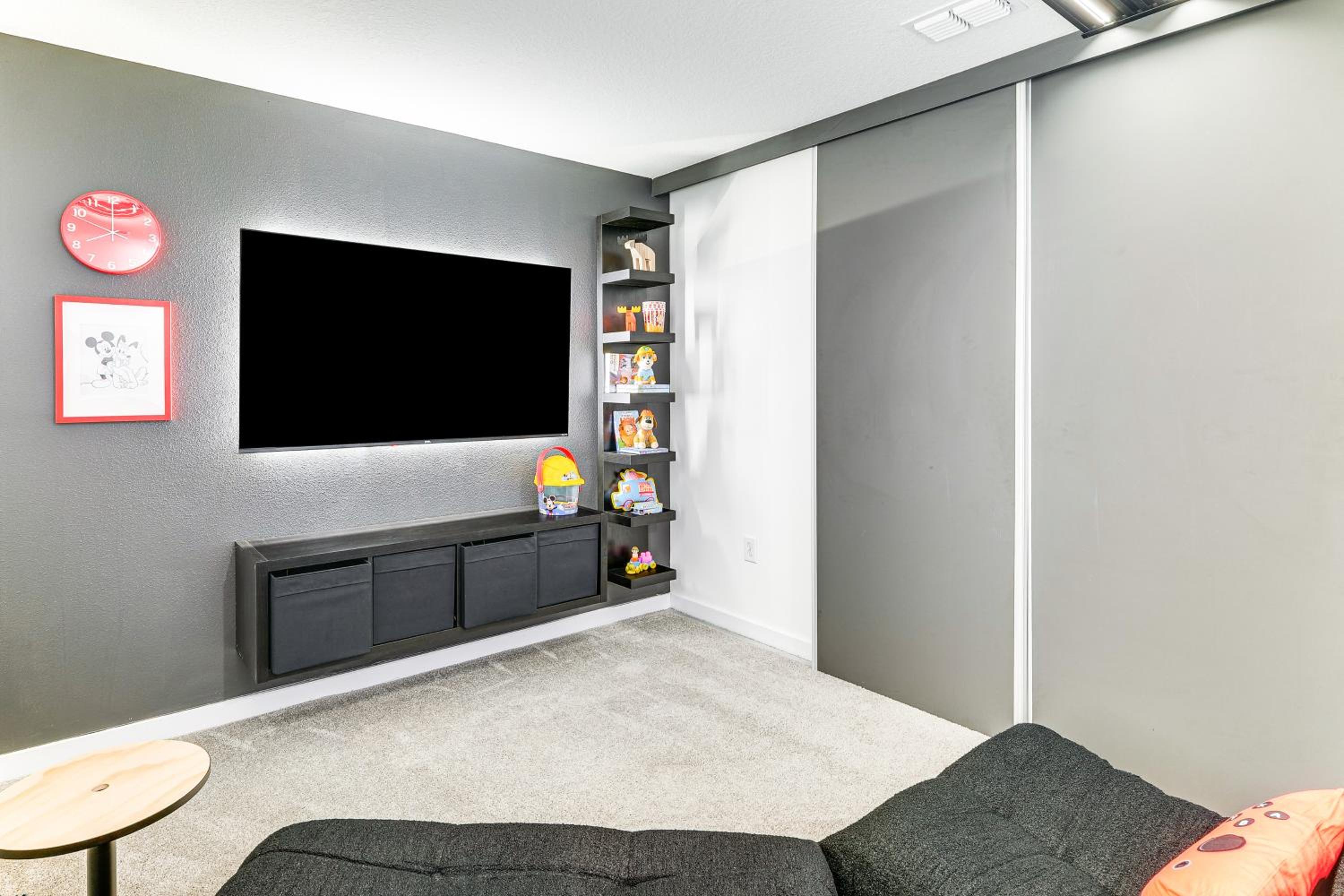 4 Mi to Disney! Pet-Friendly Home with Pool Access