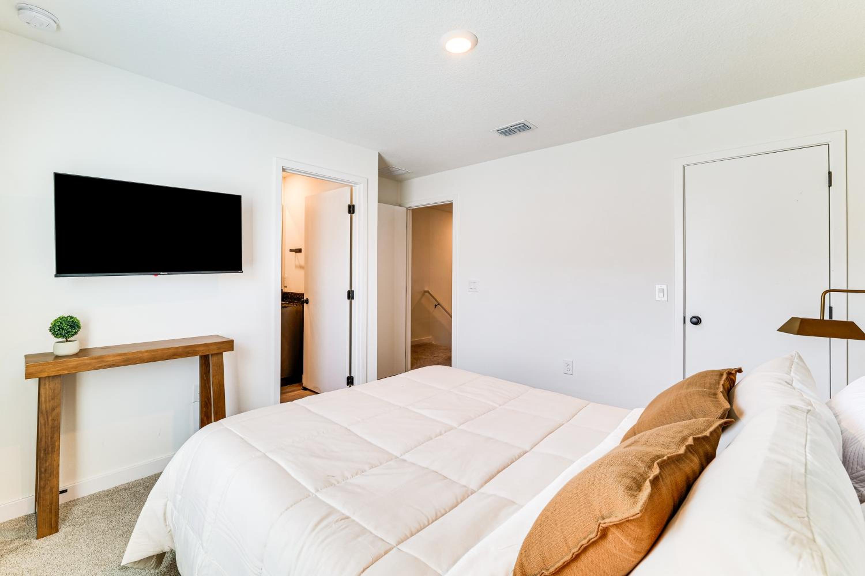 4 Mi to Disney! Pet-Friendly Home with Pool Access