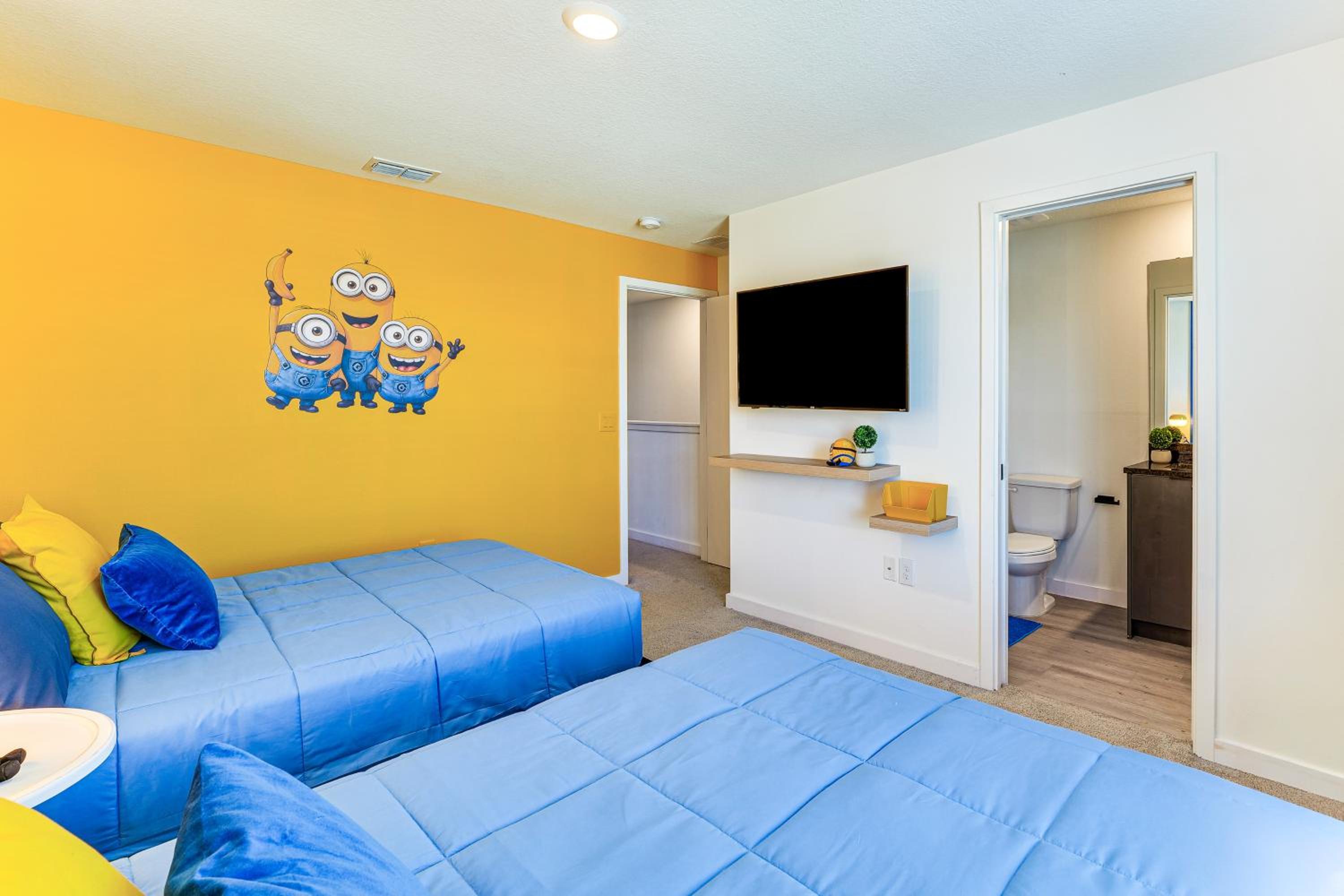 4 Mi to Disney! Pet-Friendly Home with Pool Access
