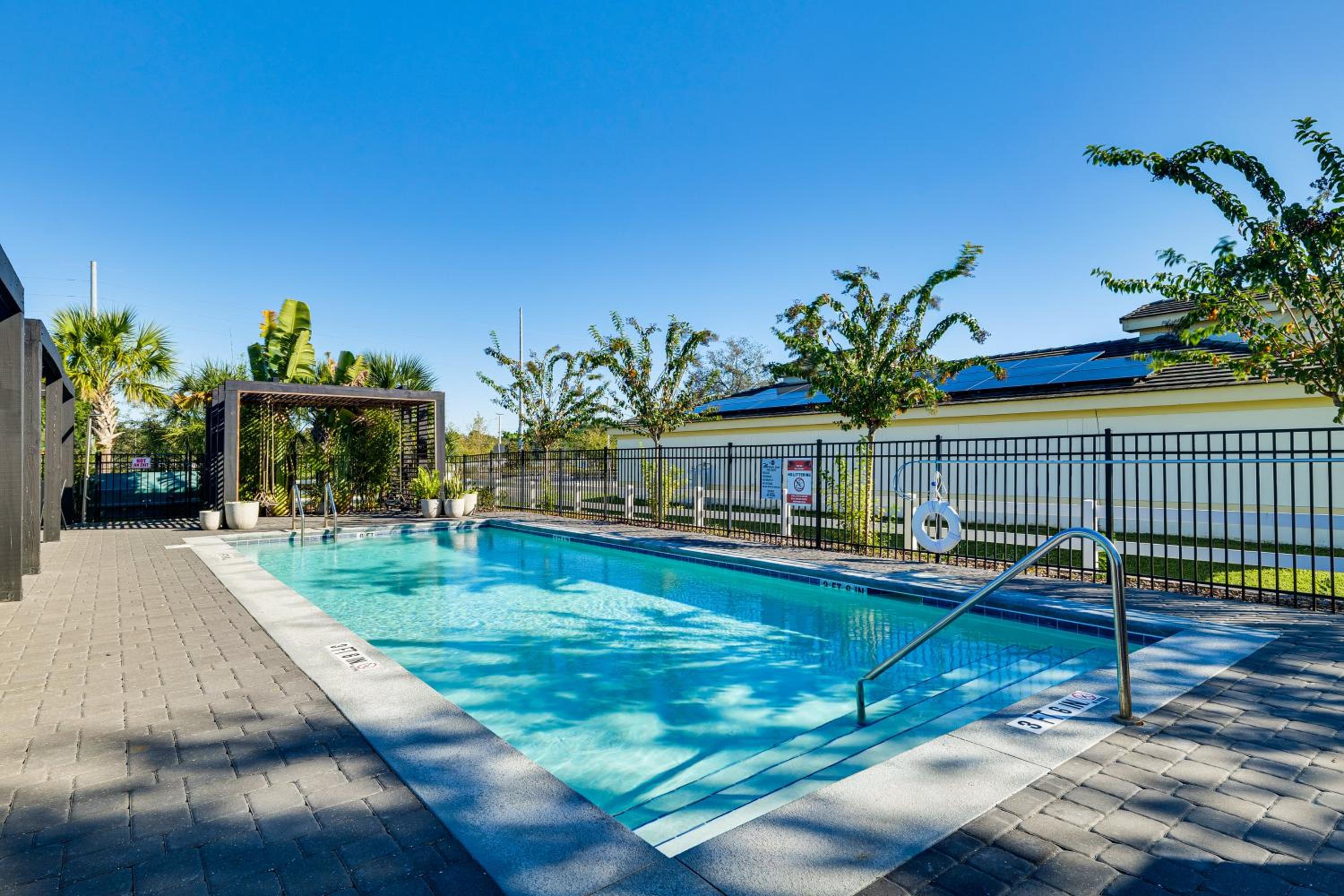 4 Mi to Disney! Pet-Friendly Home with Pool Access