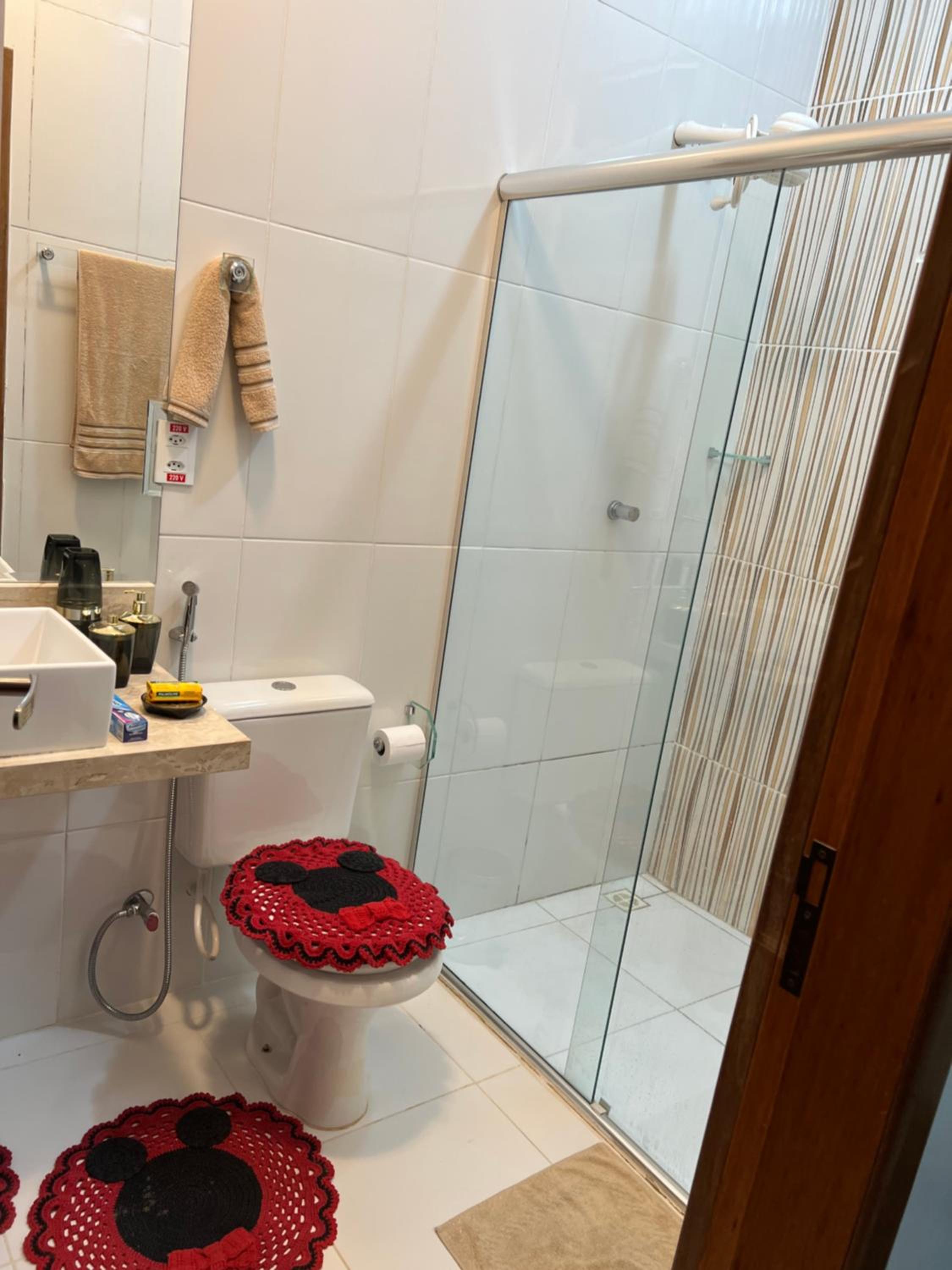 Casa com suite bem localizada