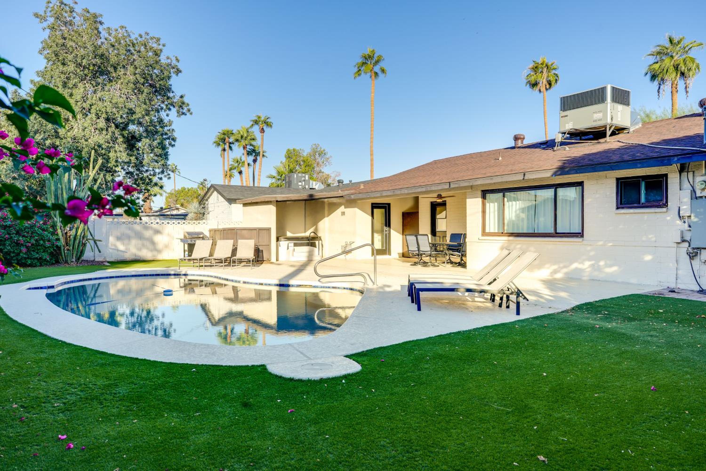 Palo Verde Oasis at ASU Skysong with Hot Tub