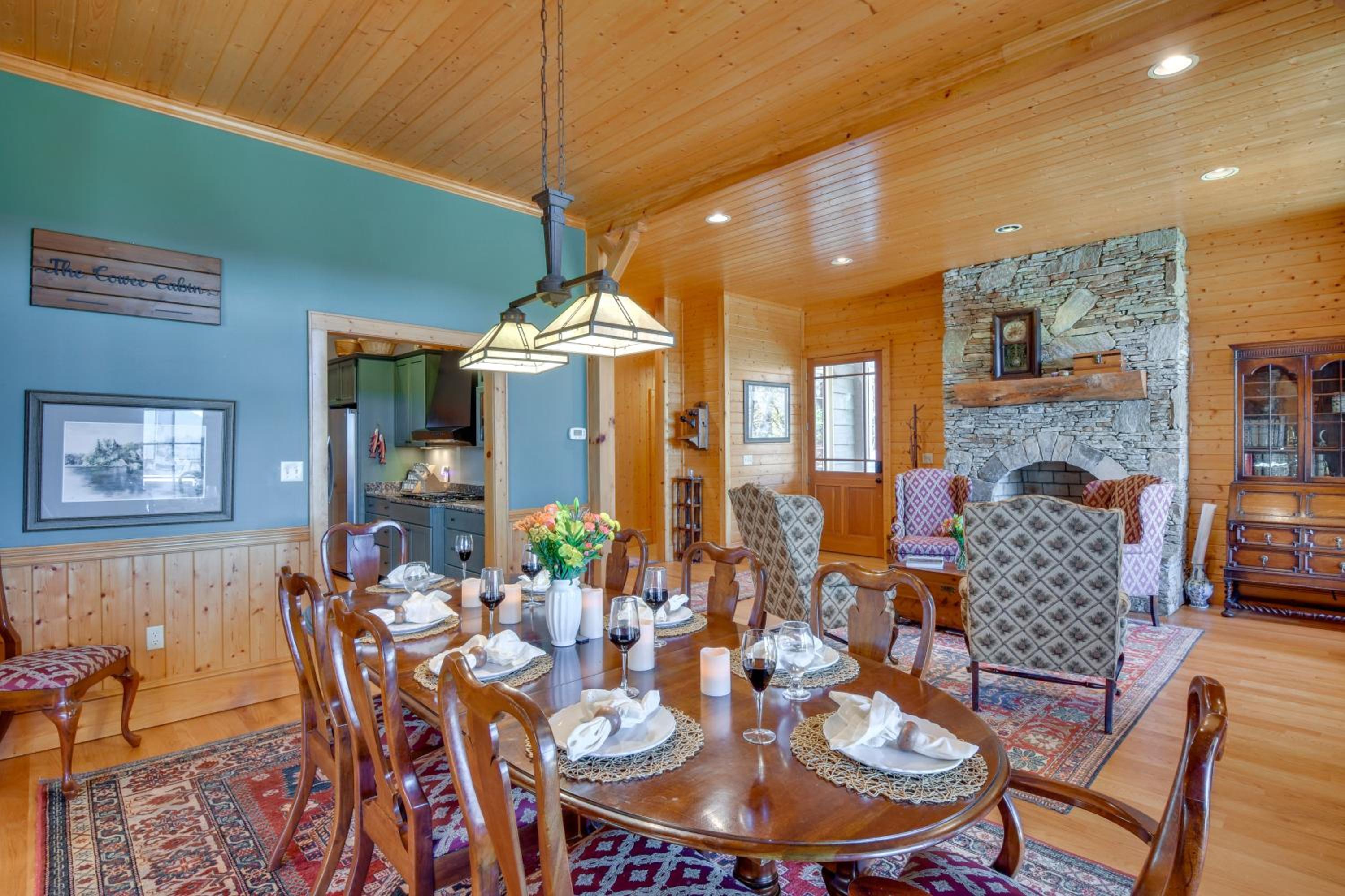 Near Waterfalls Scenic Highlands Group Getaway!