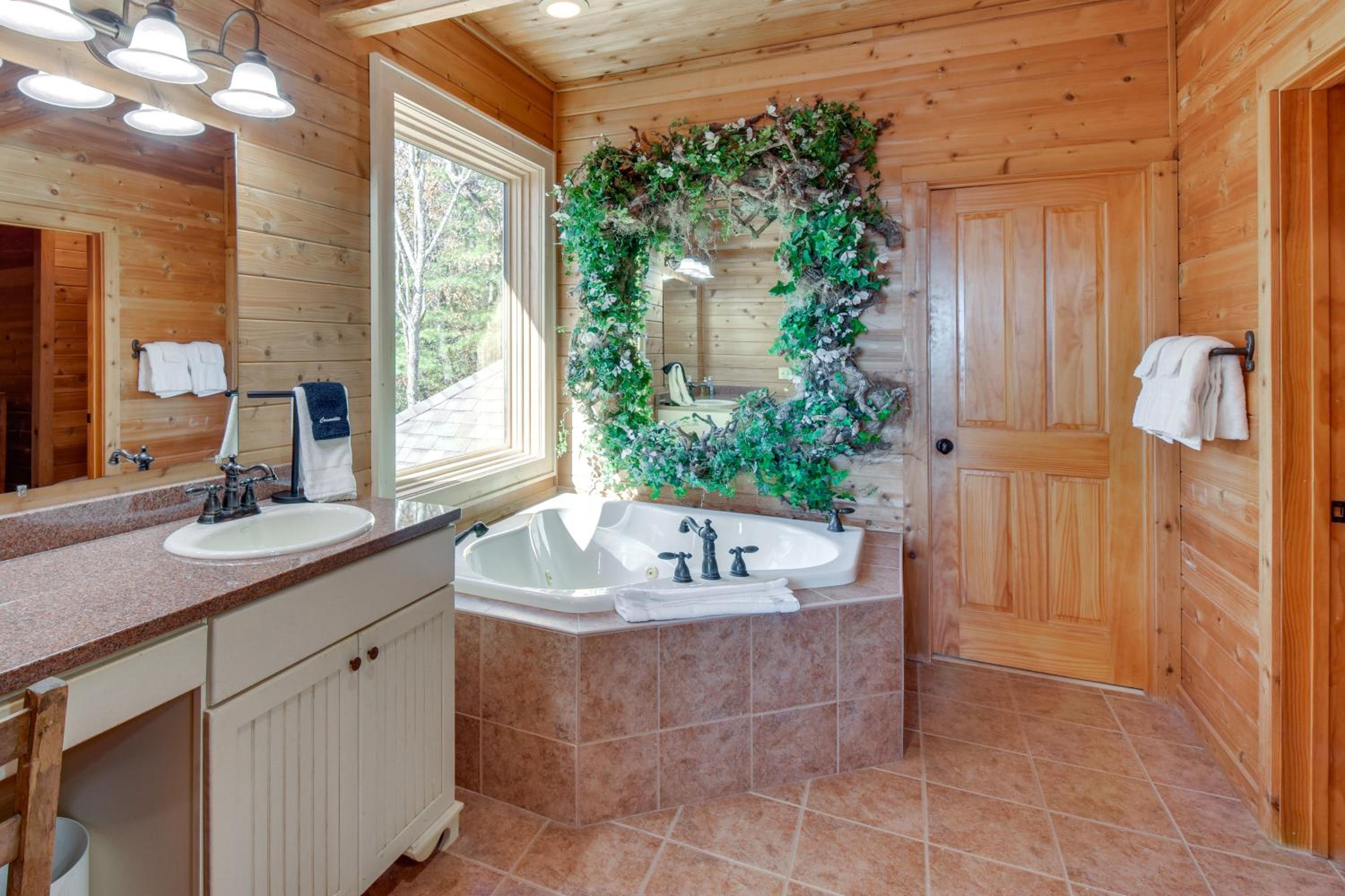 Near Waterfalls Scenic Highlands Group Getaway!