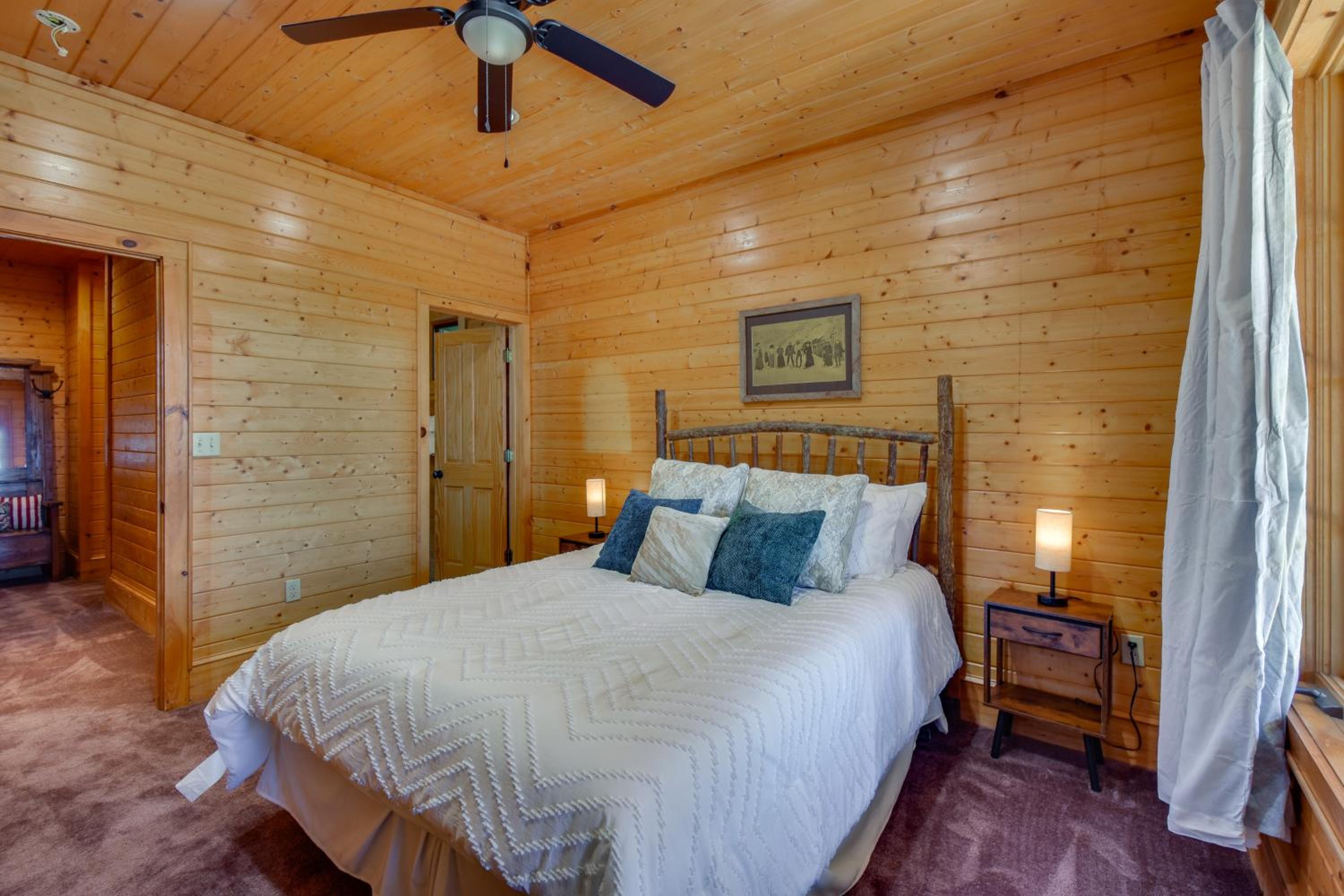 Near Waterfalls Scenic Highlands Group Getaway!