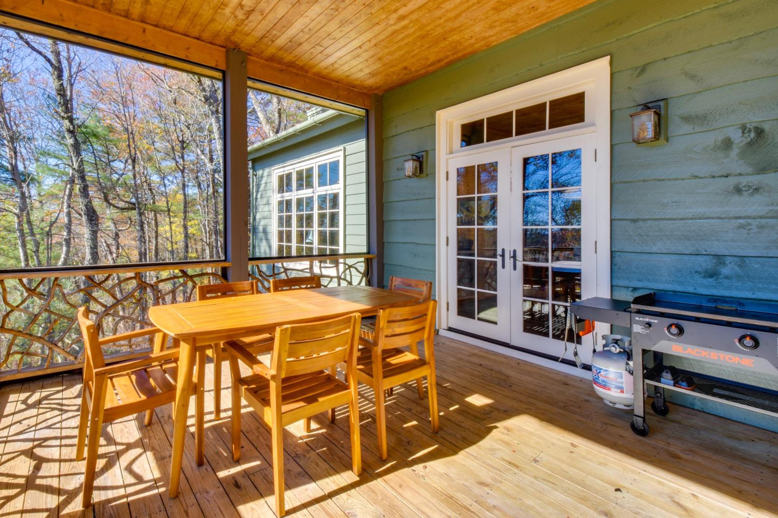 Near Waterfalls Scenic Highlands Group Getaway!
