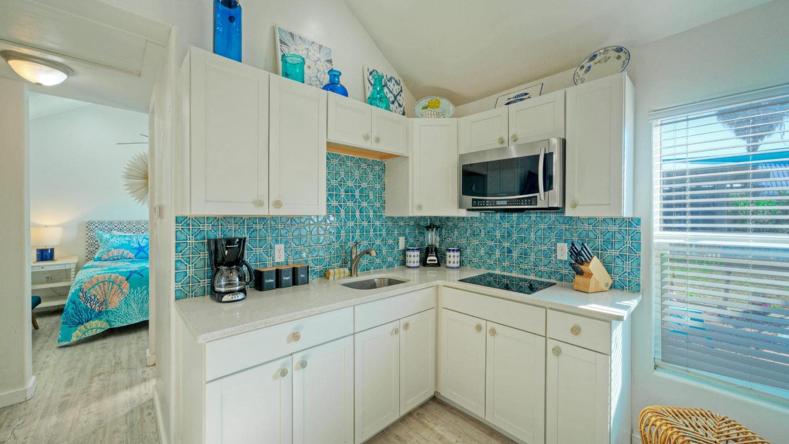 Walk to Alister St Near Dining King Suite w Private Yard Fire Pit Casa Santori by AvantStay