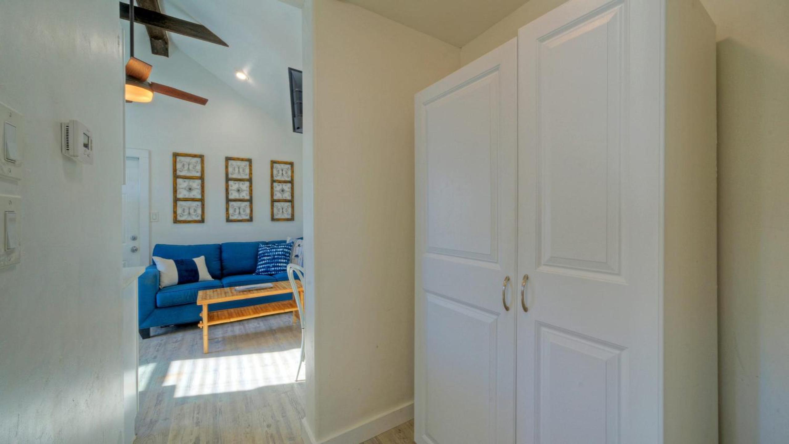 Walk to Alister St Near Dining King Suite w Private Yard Fire Pit Casa Santori by AvantStay