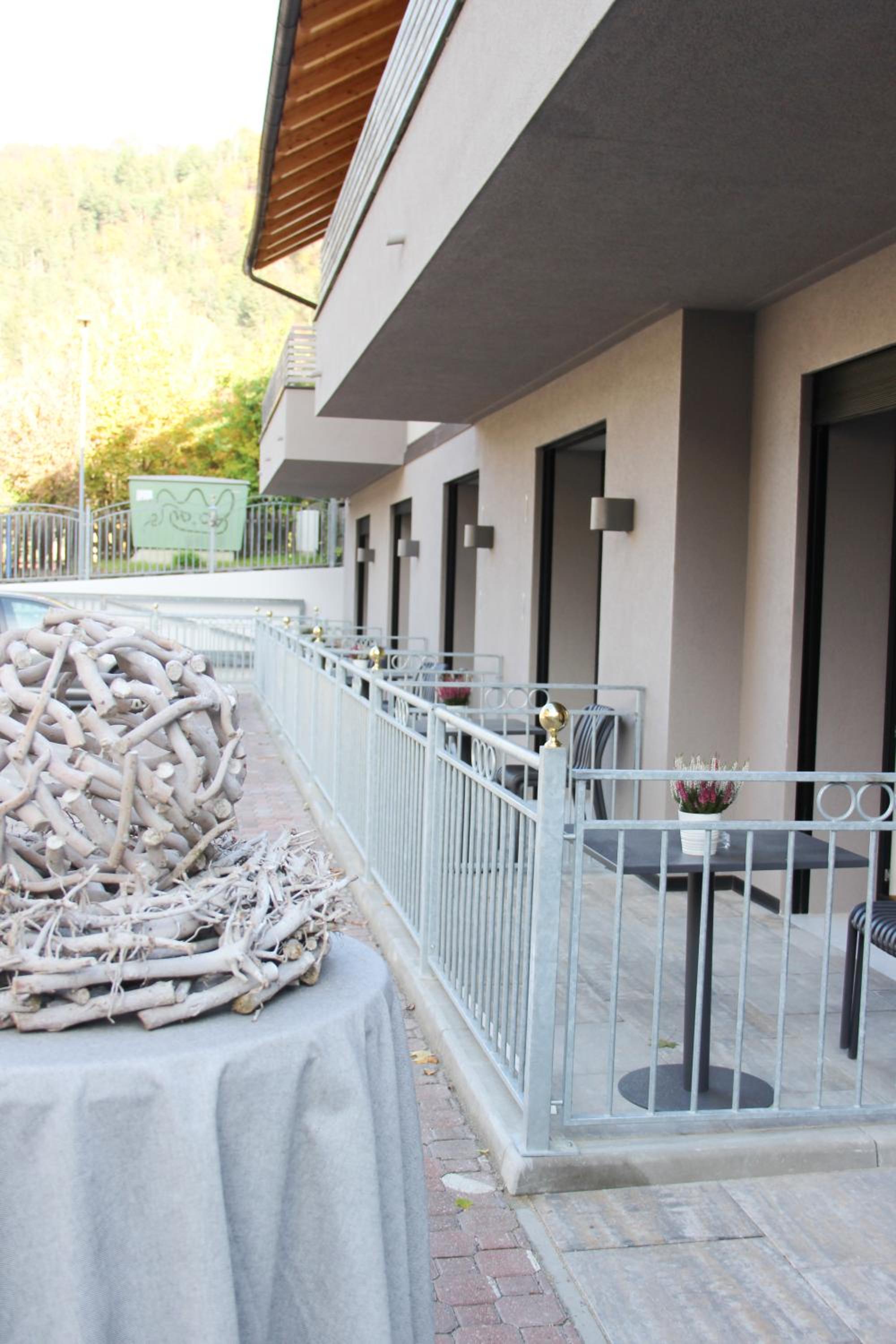 ecHo Apartments & SPA