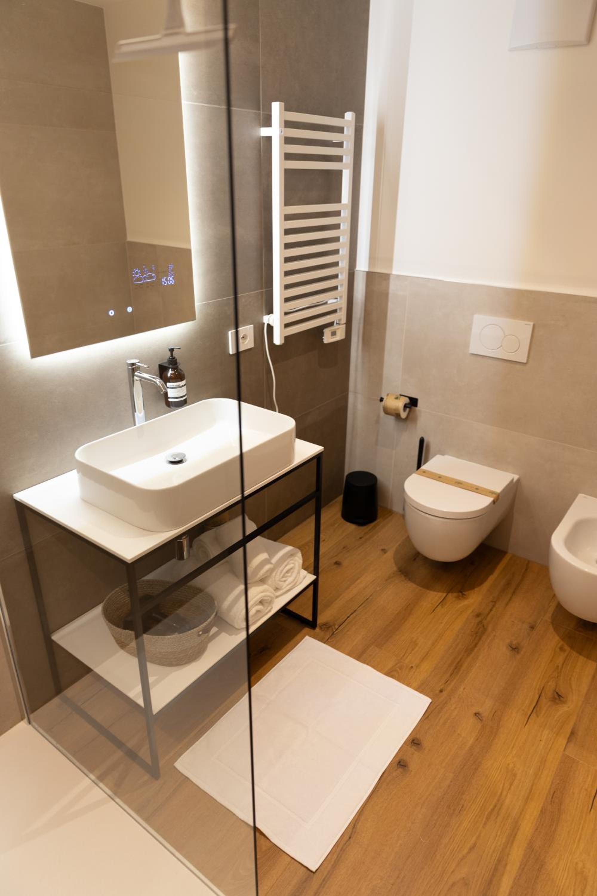 ecHo Apartments & SPA
