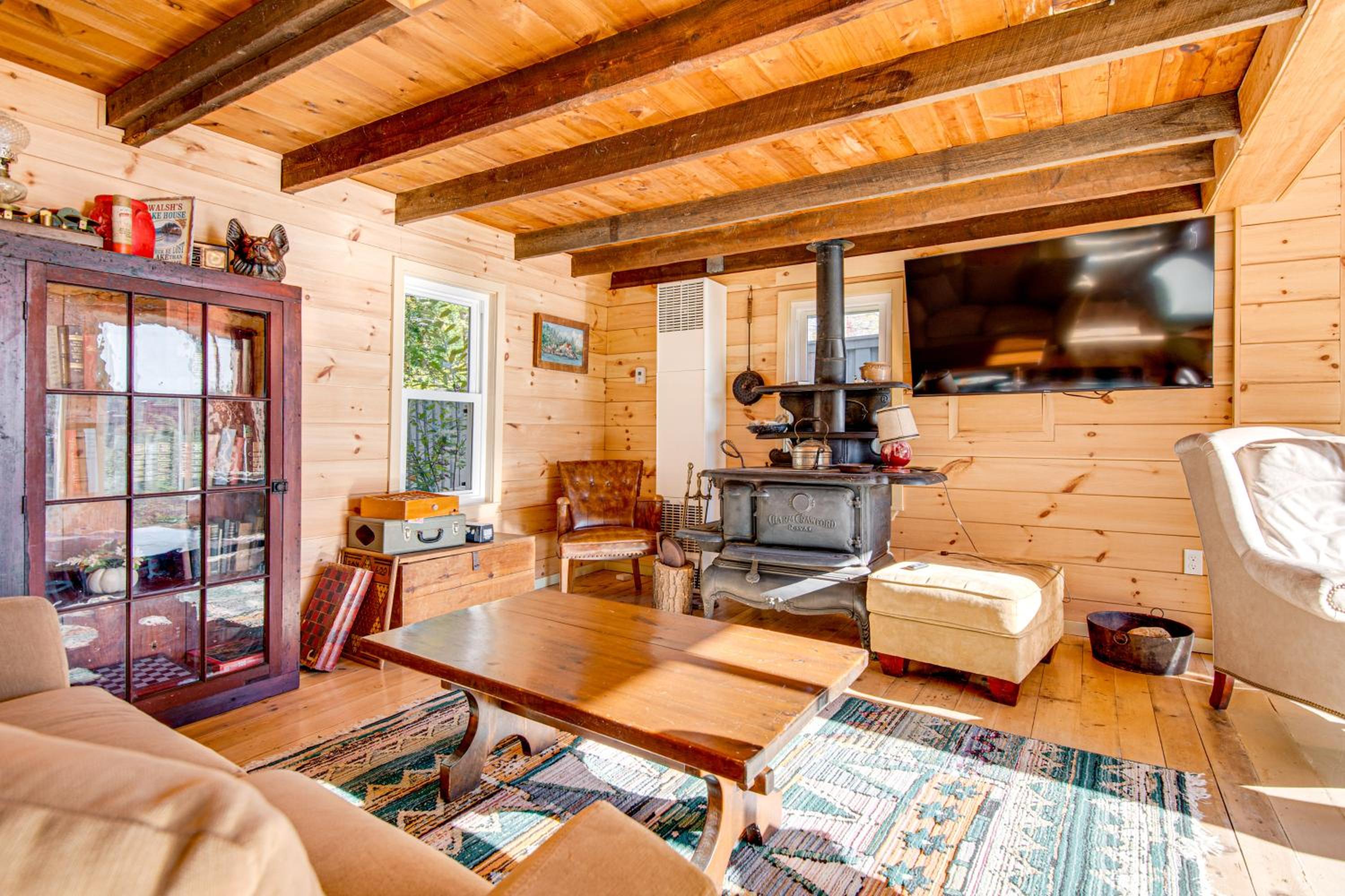 Direct Lake Access! Quiet Waukewan Retreat