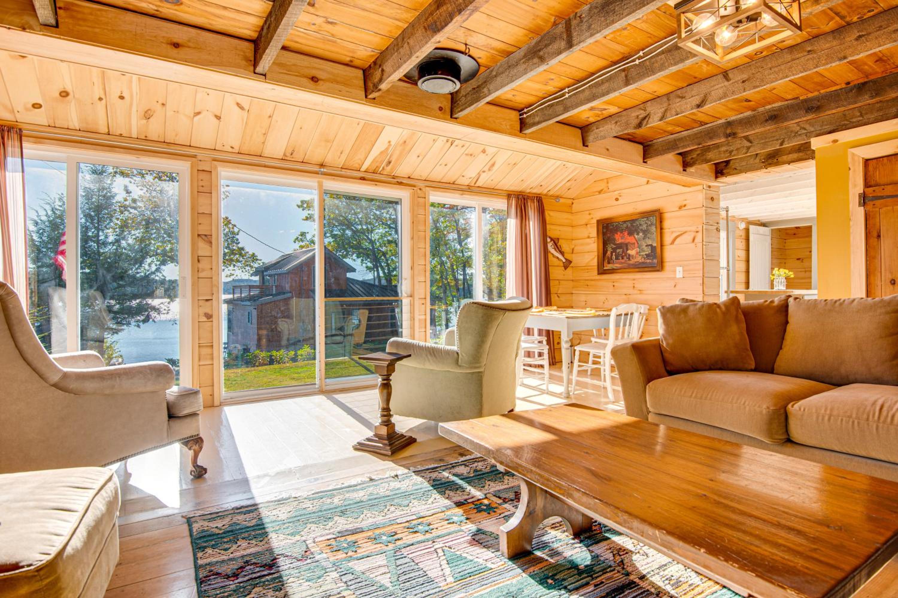Direct Lake Access! Quiet Waukewan Retreat