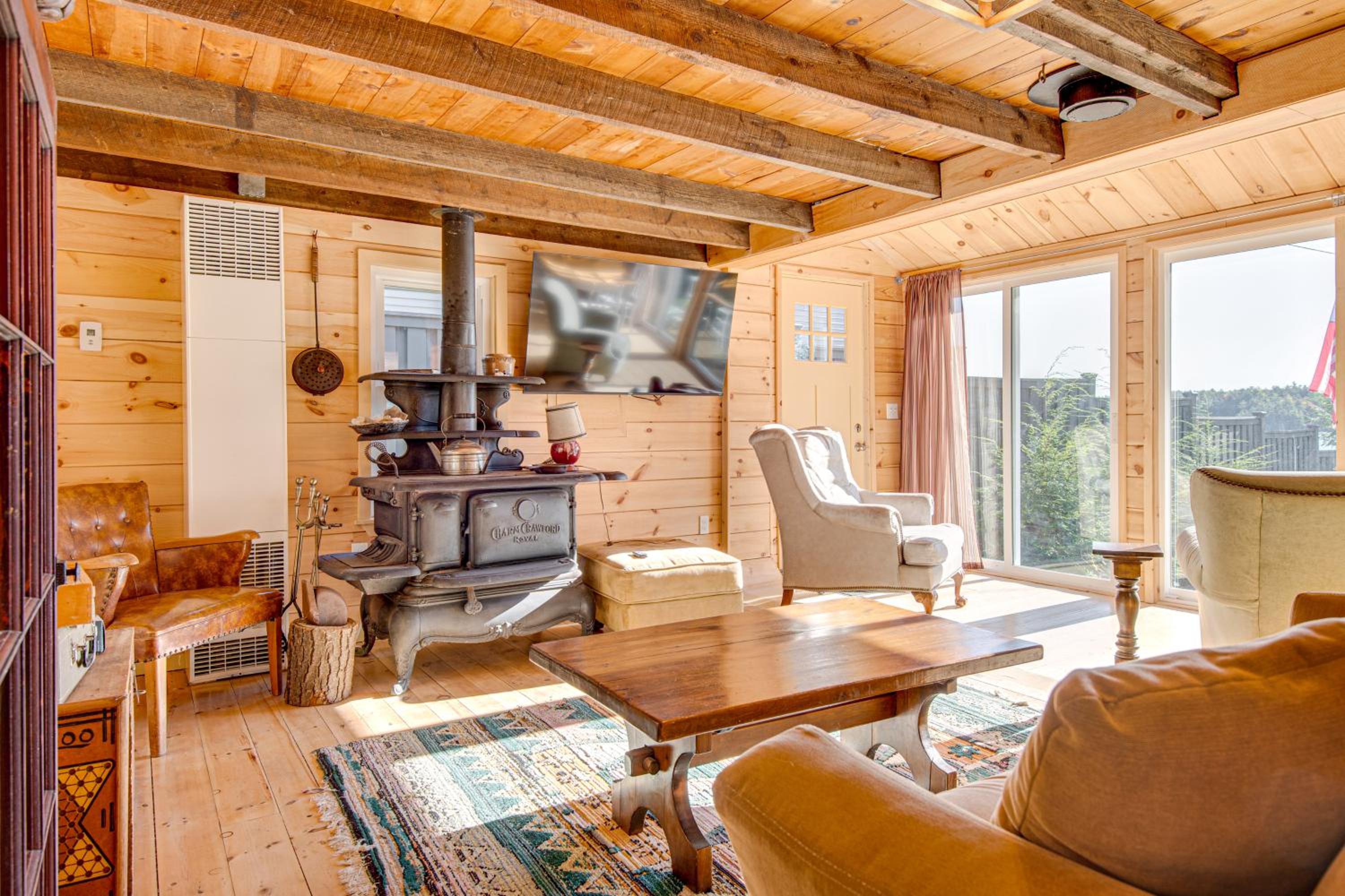 Direct Lake Access! Quiet Waukewan Retreat