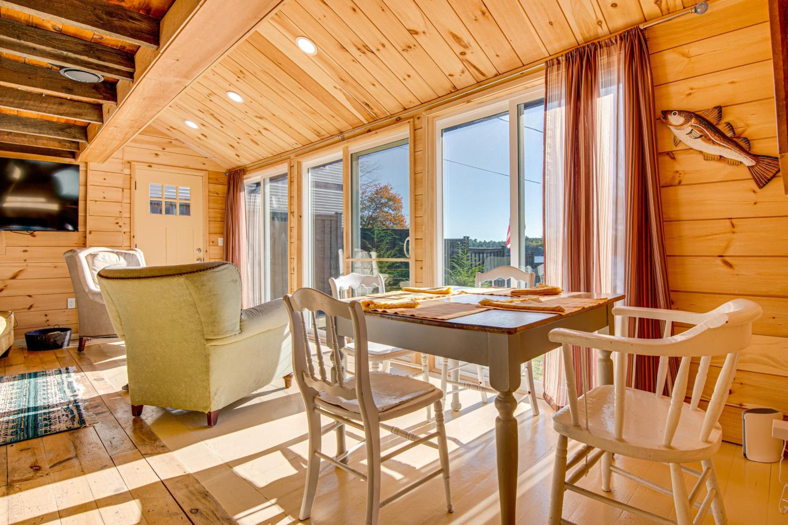Direct Lake Access! Quiet Waukewan Retreat