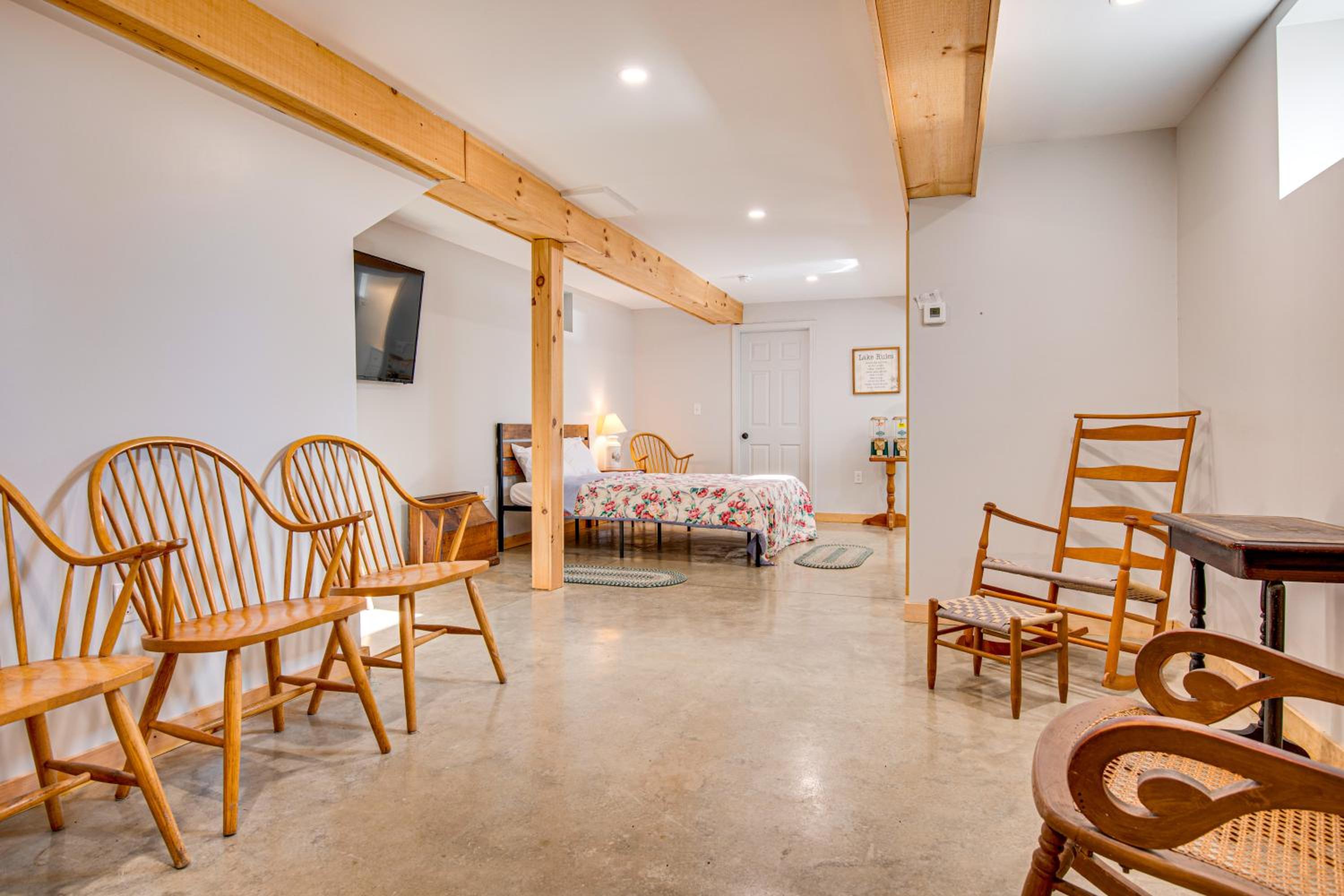 Direct Lake Access! Quiet Waukewan Retreat