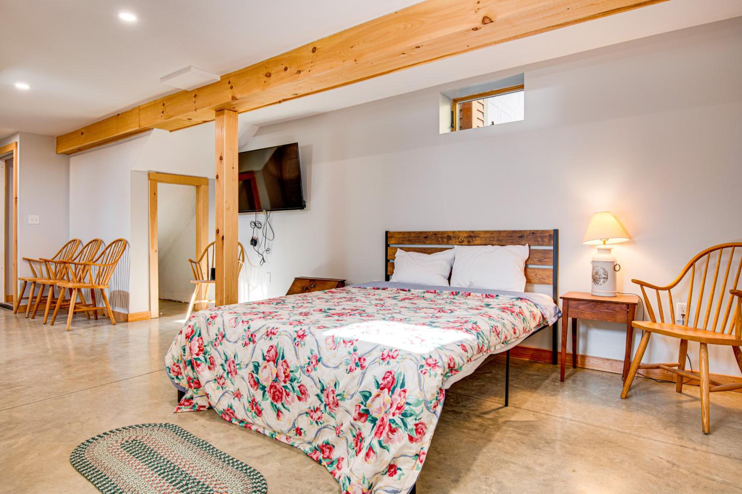 Direct Lake Access! Quiet Waukewan Retreat