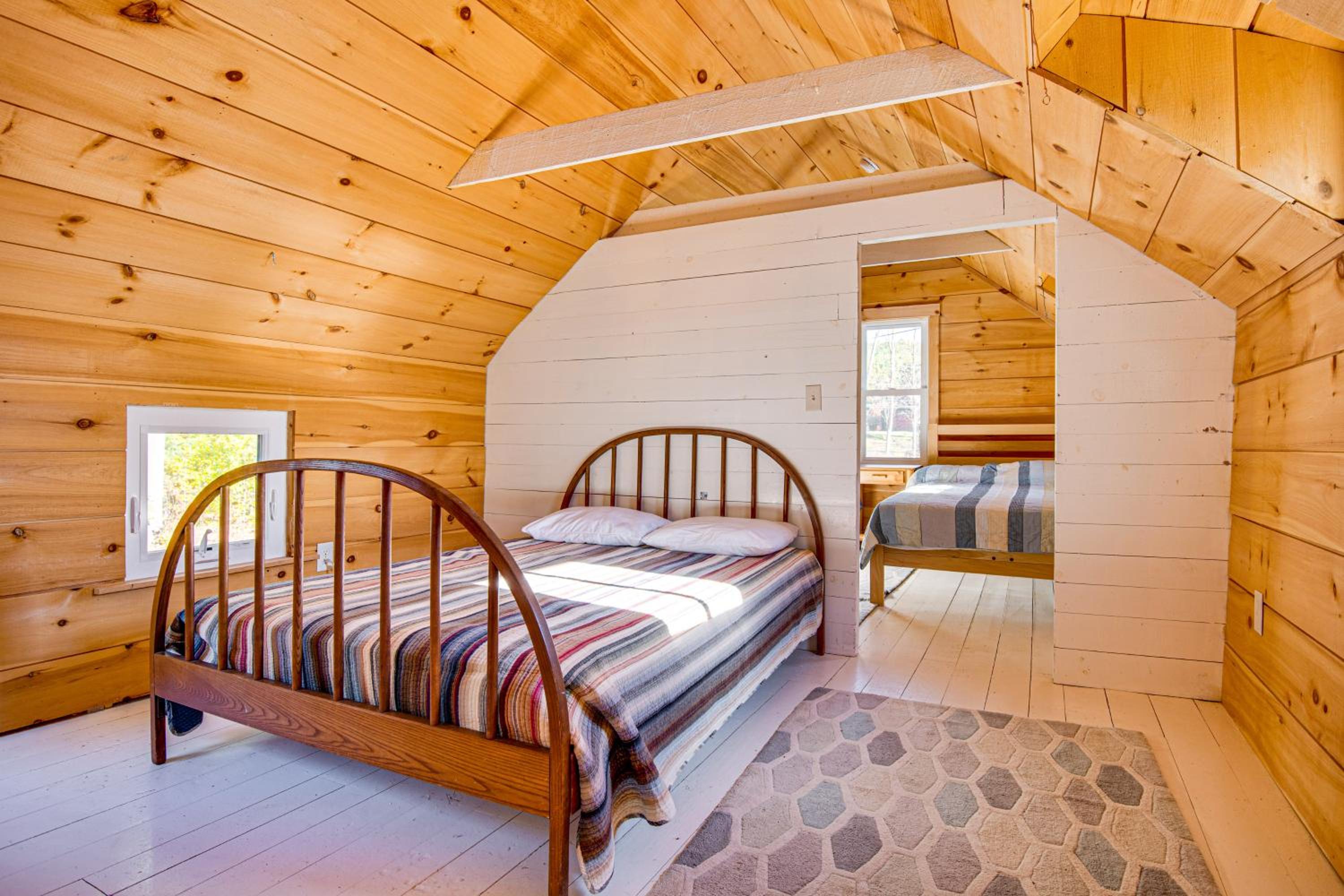Direct Lake Access! Quiet Waukewan Retreat