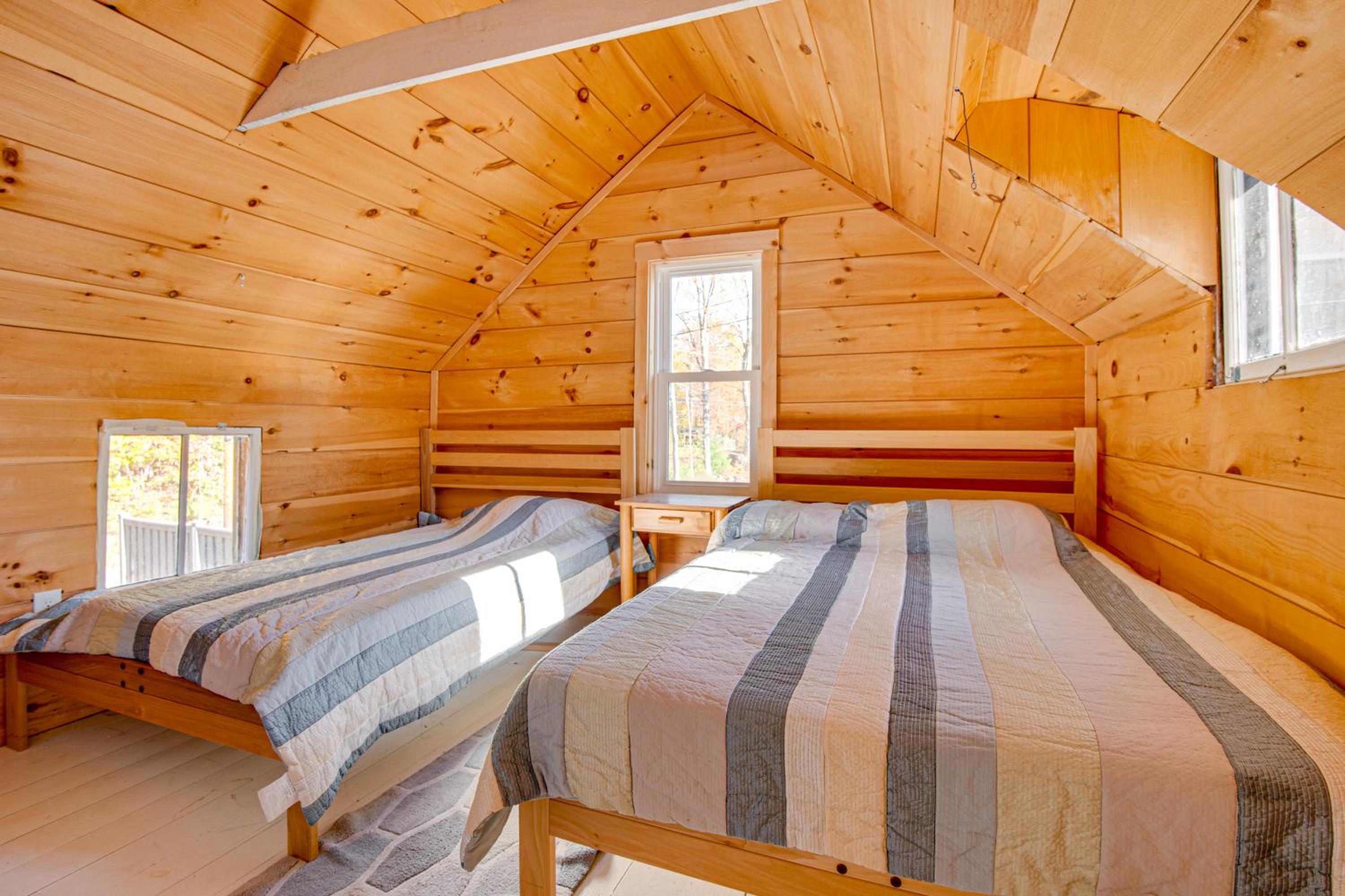 Direct Lake Access! Quiet Waukewan Retreat