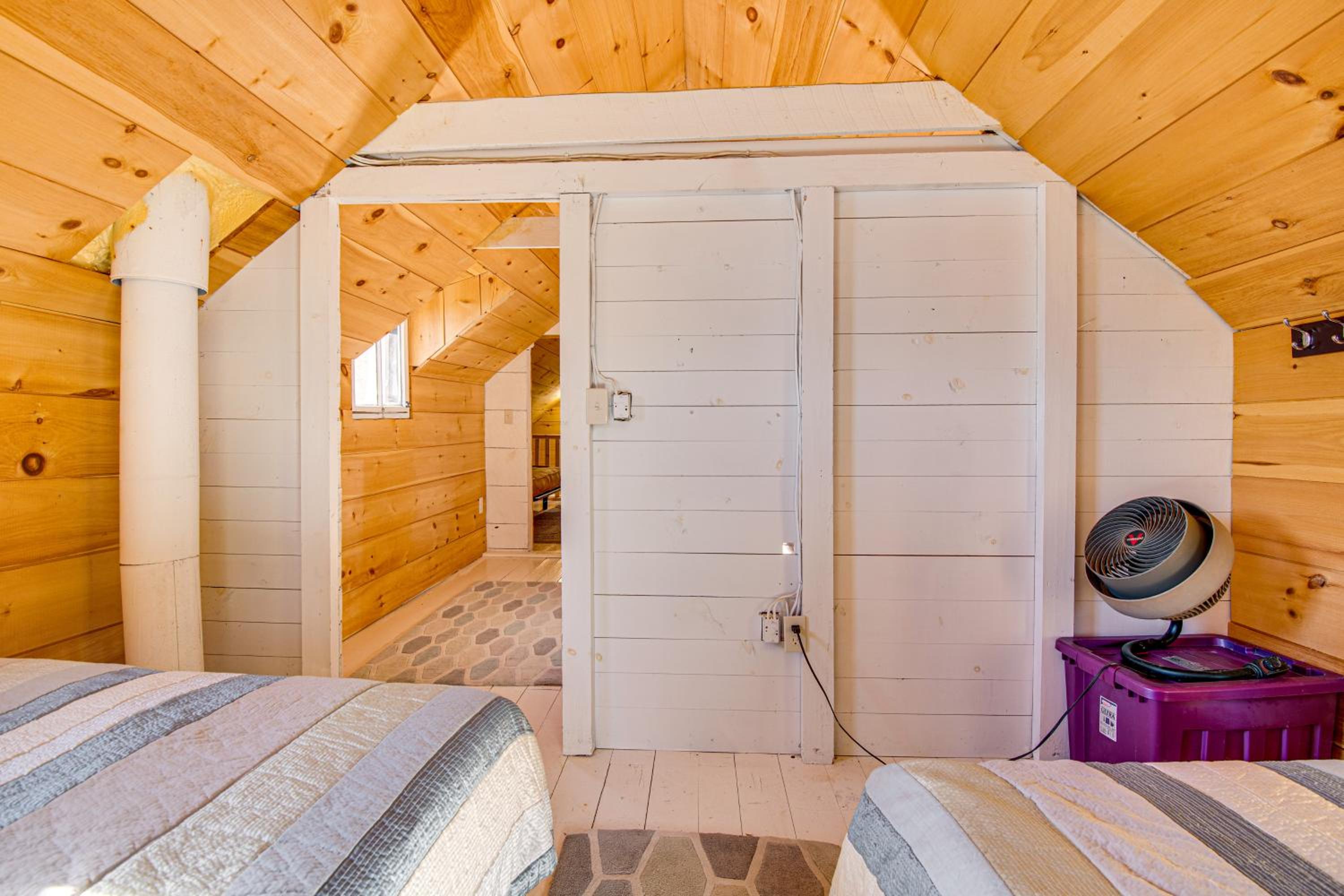 Direct Lake Access! Quiet Waukewan Retreat