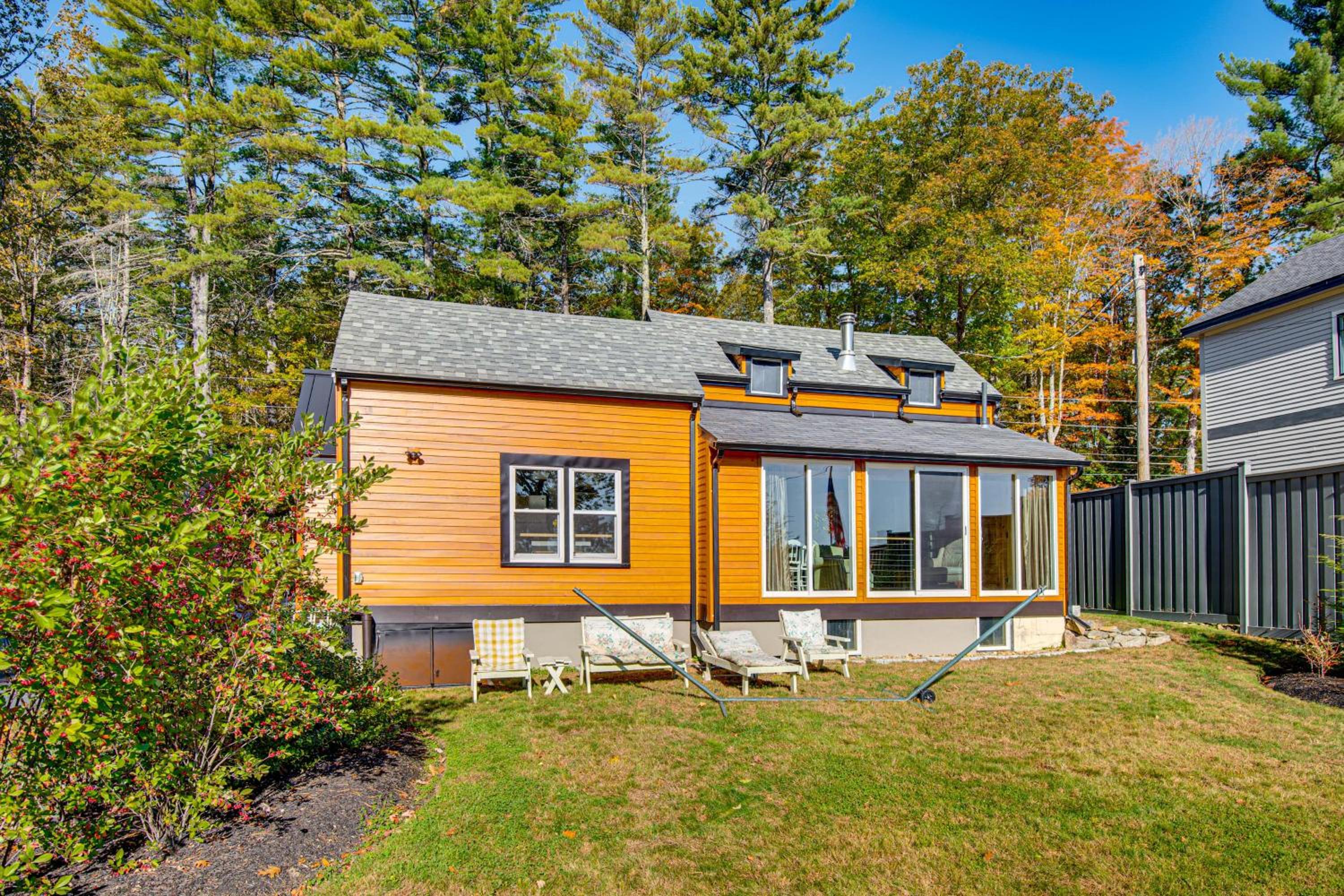 Direct Lake Access! Quiet Waukewan Retreat