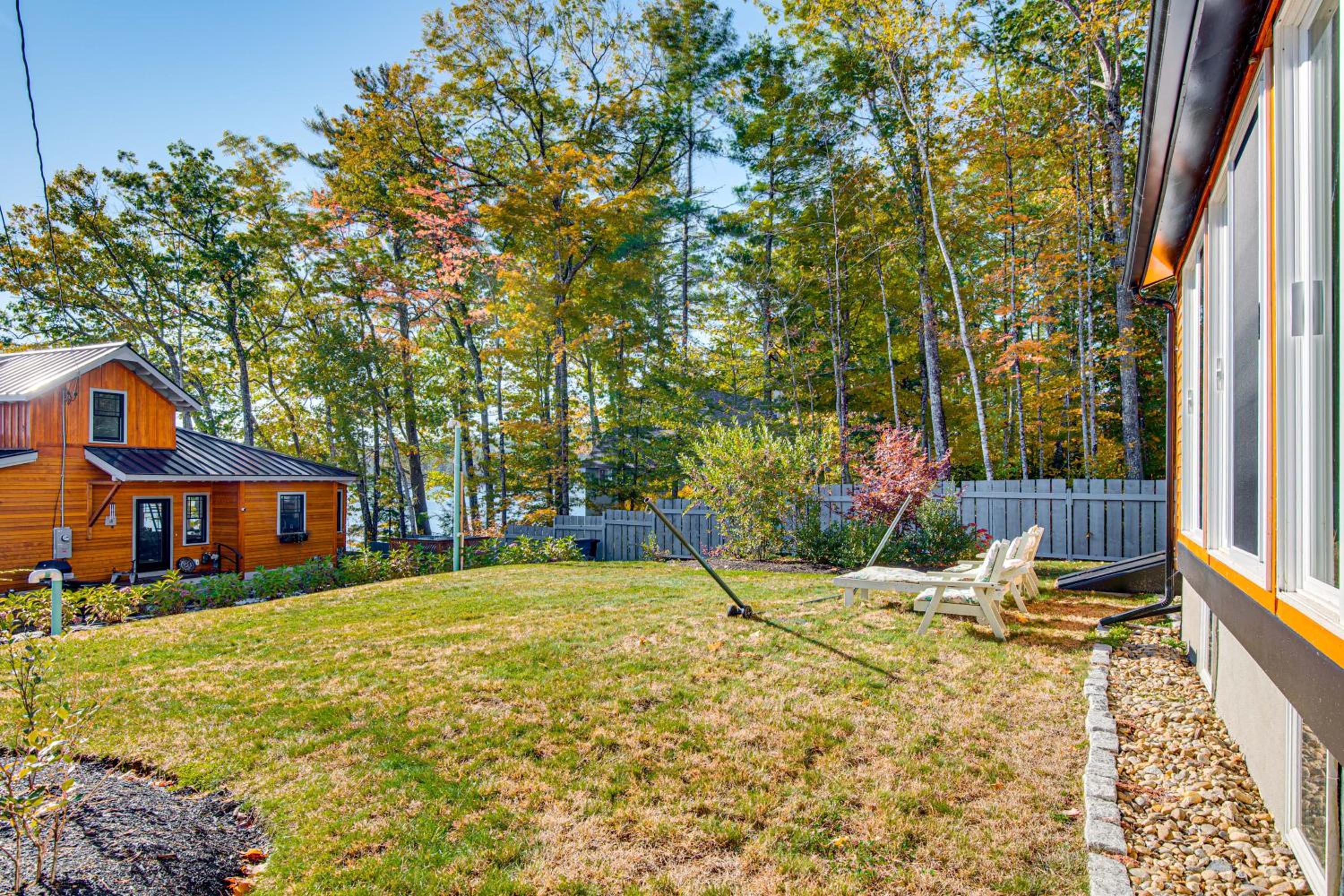 Direct Lake Access! Quiet Waukewan Retreat