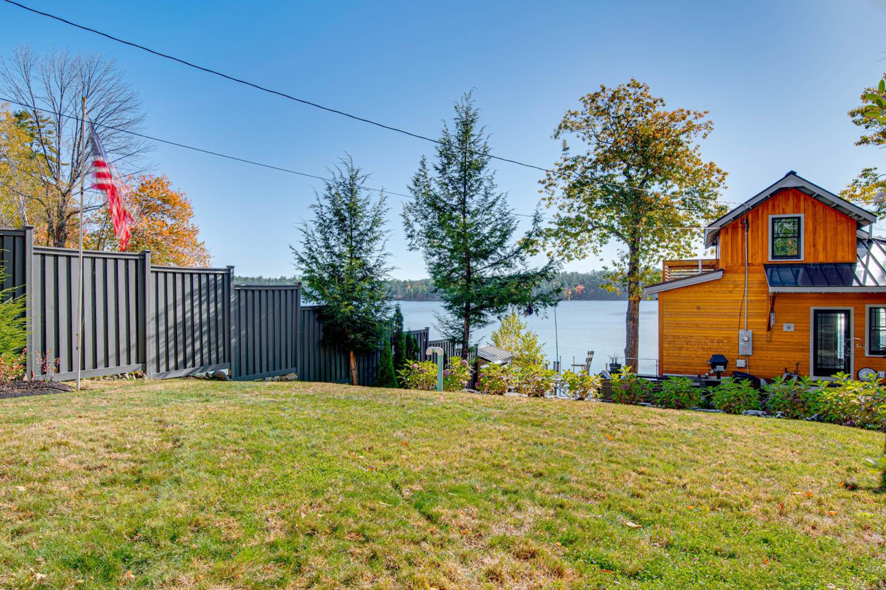 Direct Lake Access! Quiet Waukewan Retreat