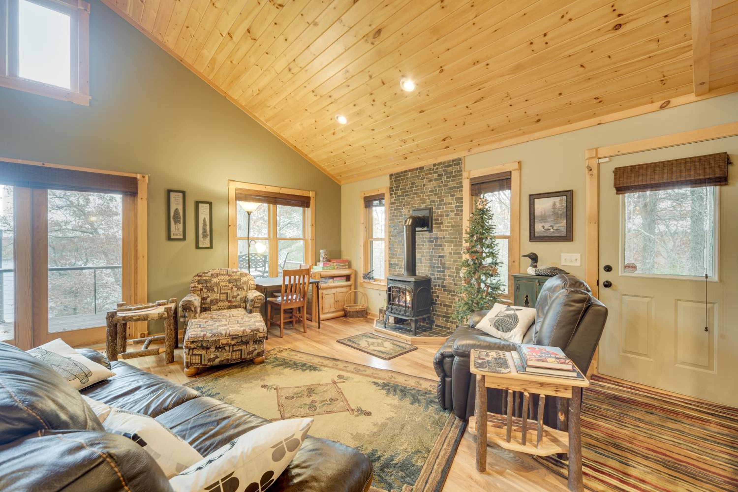 Benoit Lake Escape! Luxe Northwoods Cabin