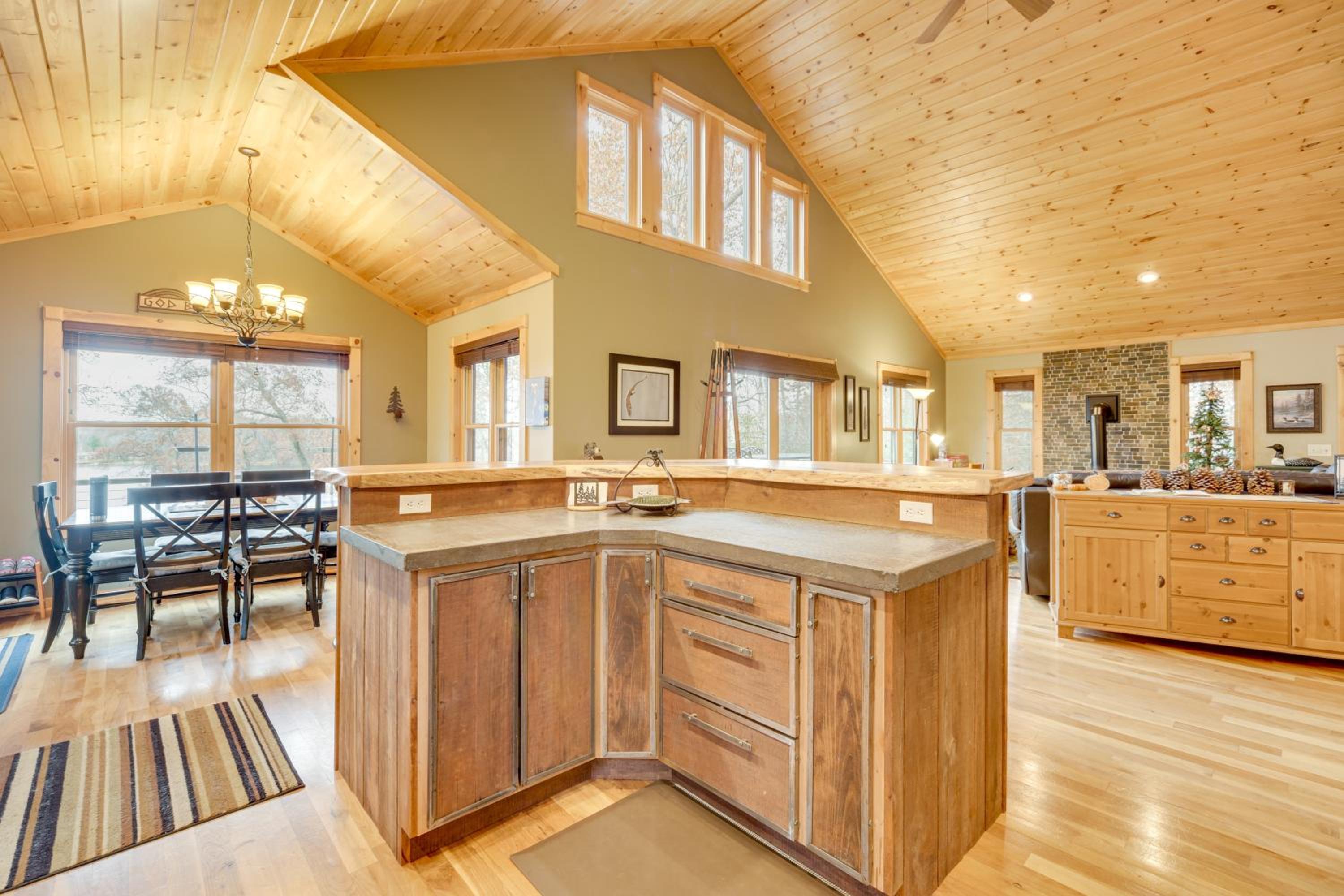 Benoit Lake Escape! Luxe Northwoods Cabin