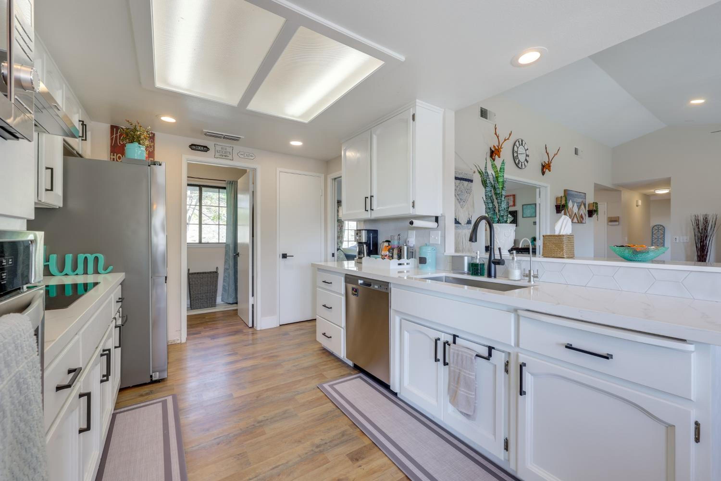 Scenic Yosemite Lakes Escape with Community Perks!