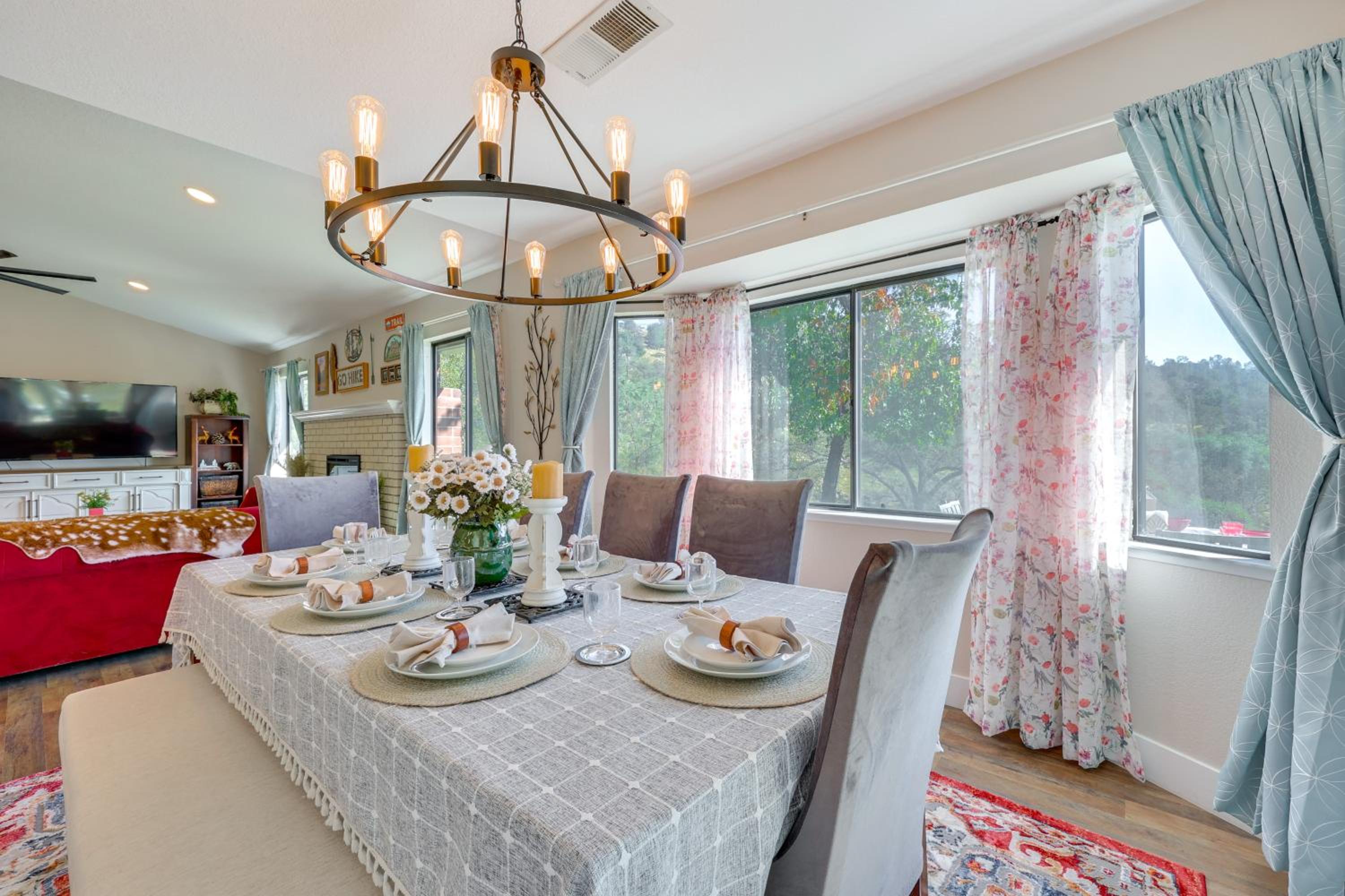 Scenic Yosemite Lakes Escape with Community Perks!