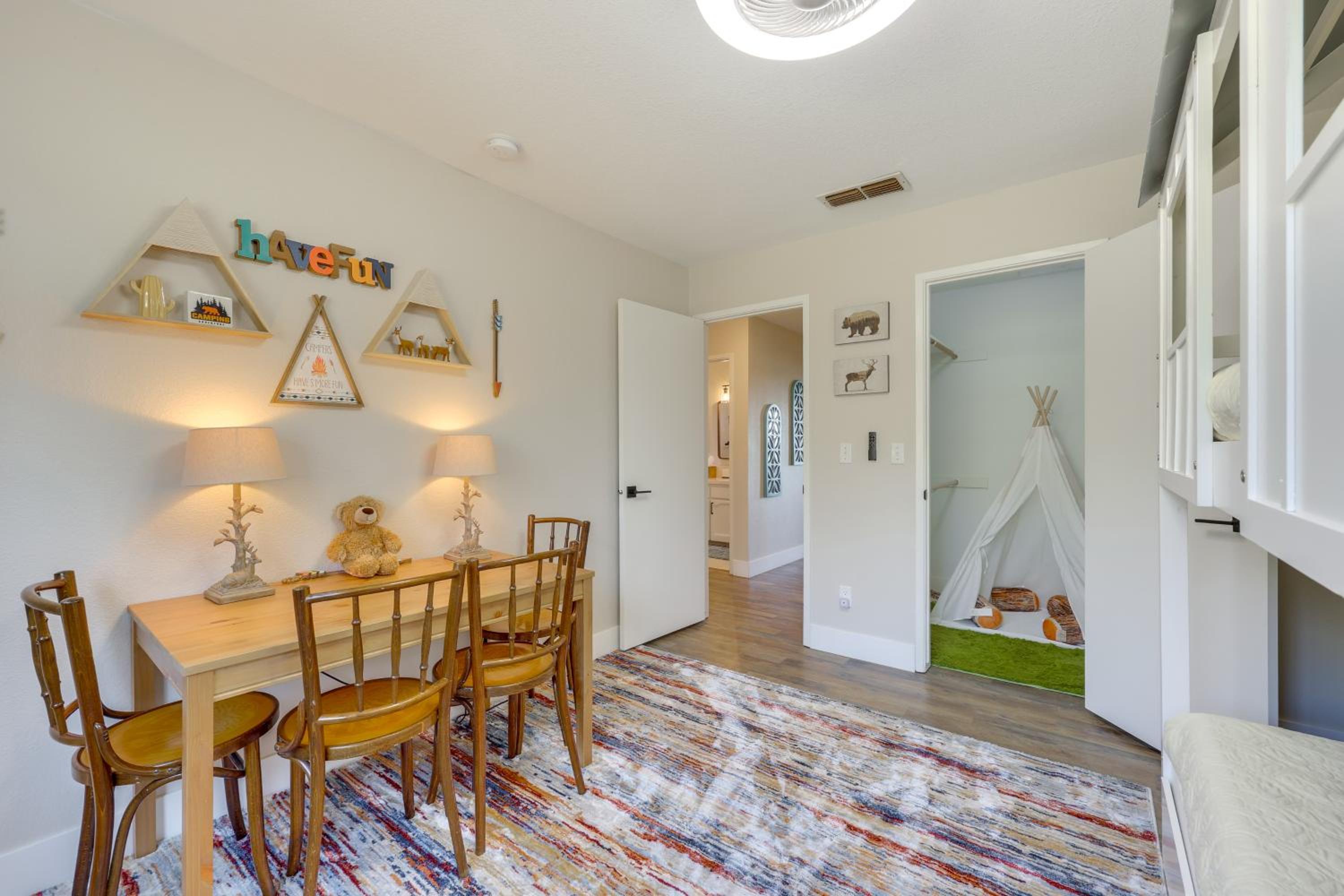 Scenic Yosemite Lakes Escape with Community Perks!