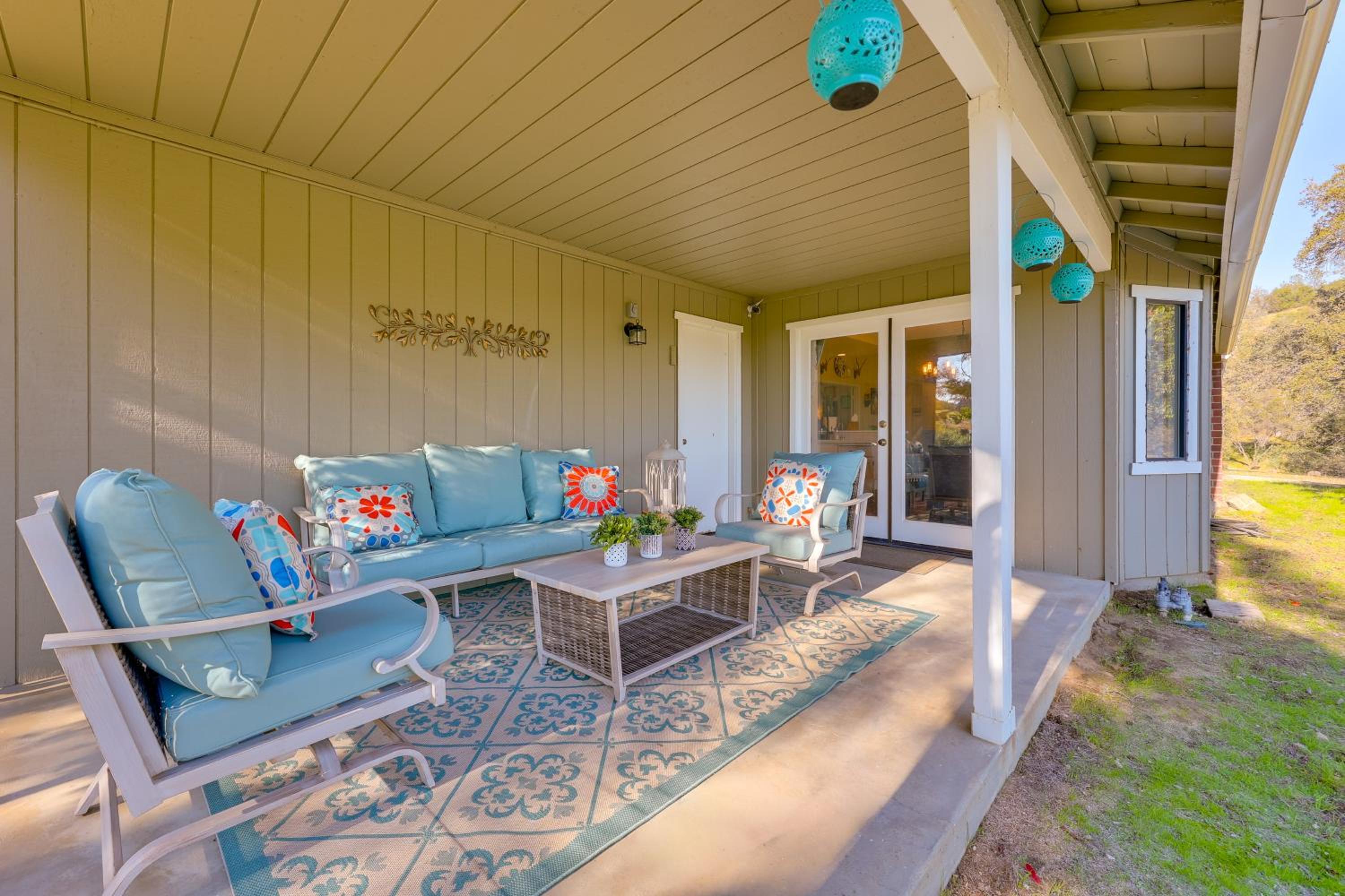 Scenic Yosemite Lakes Escape with Community Perks!