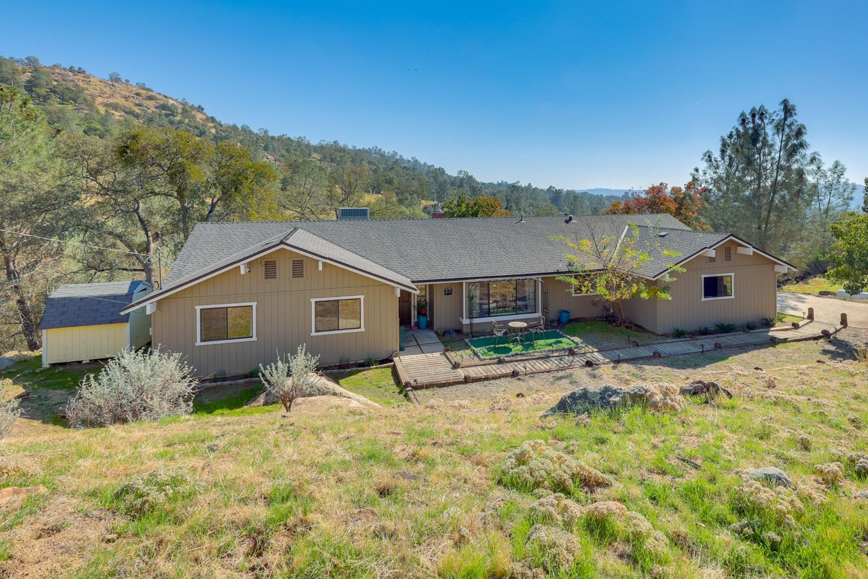 Scenic Yosemite Lakes Escape with Community Perks!