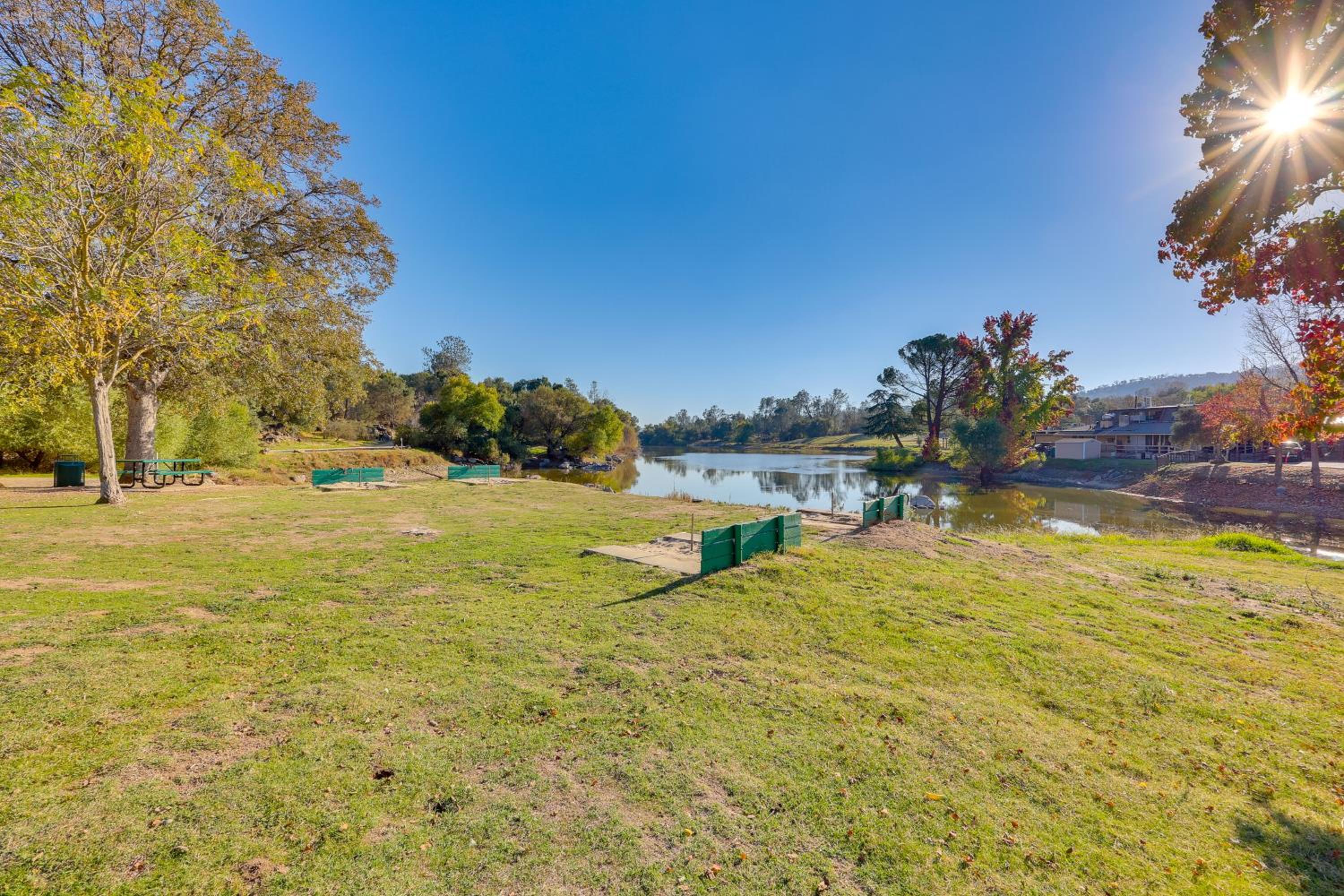 Scenic Yosemite Lakes Escape with Community Perks!