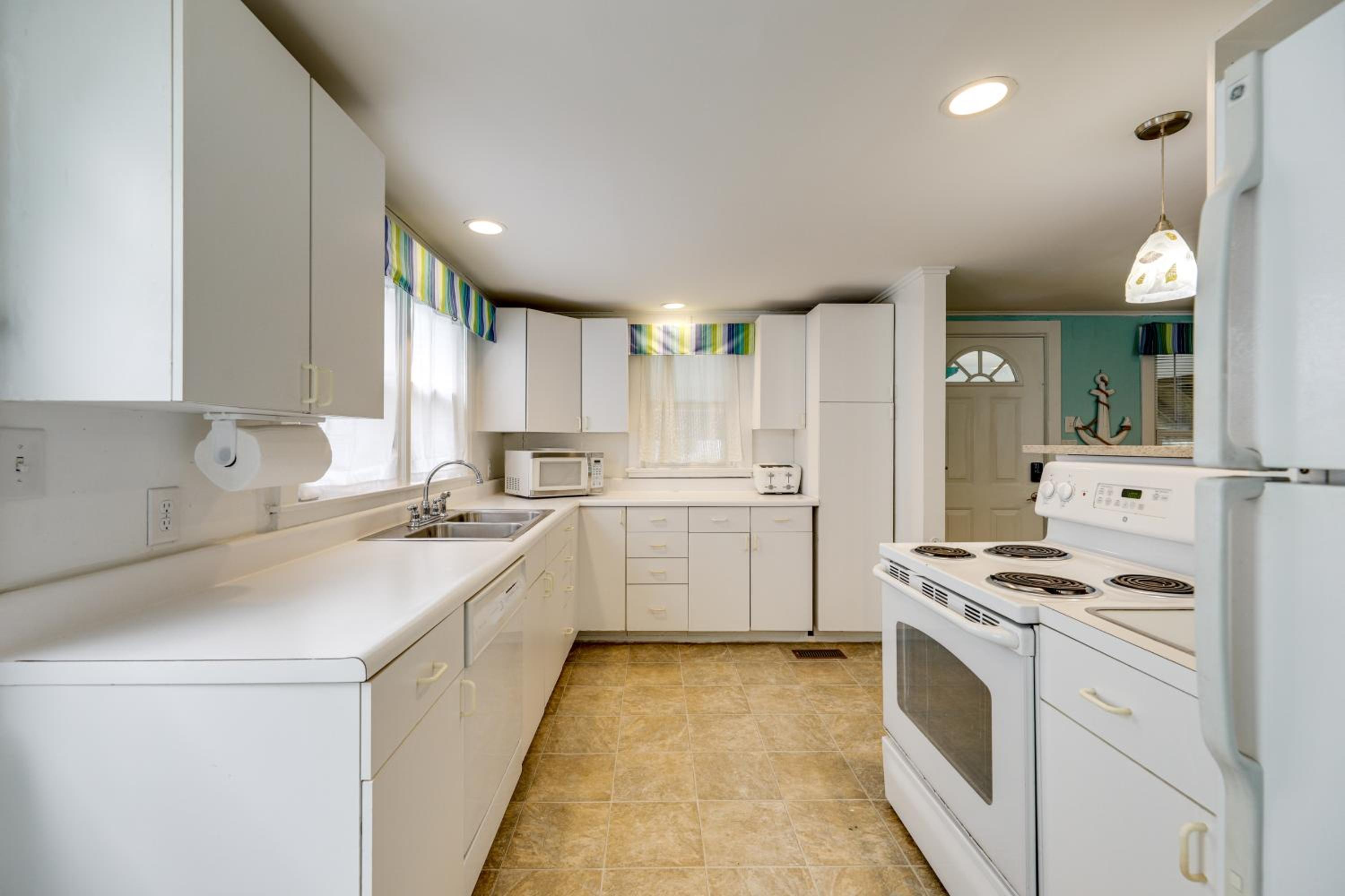 Steps to Rehoboth Beach Spacious Family Home!