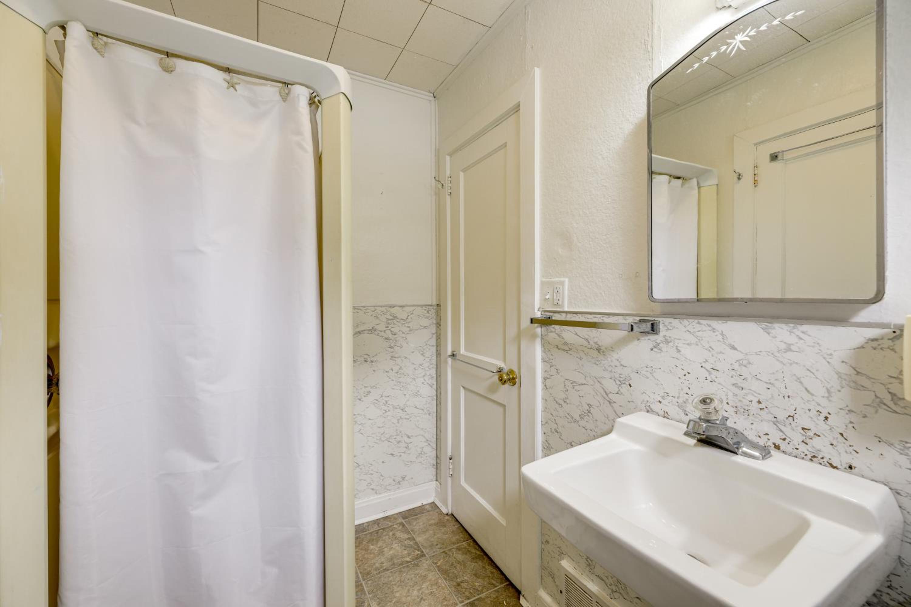 Steps to Rehoboth Beach Spacious Family Home!