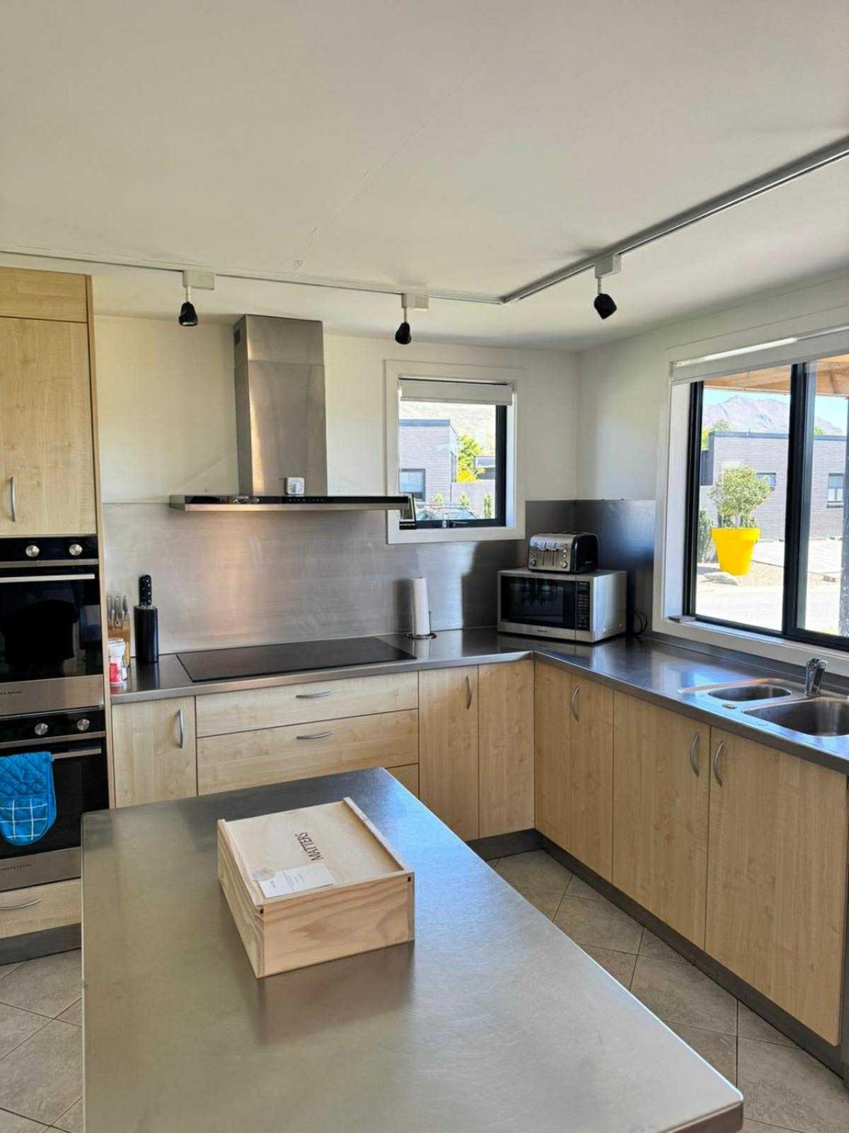 Wanaka Retreat Sauna & Mountain Views