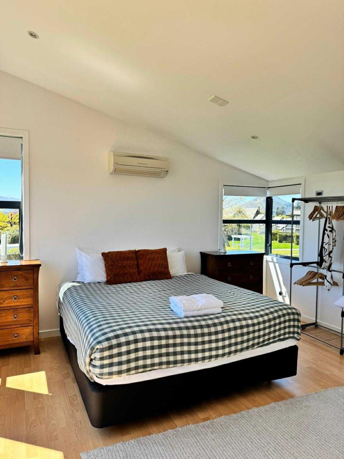 Wanaka Retreat Sauna & Mountain Views